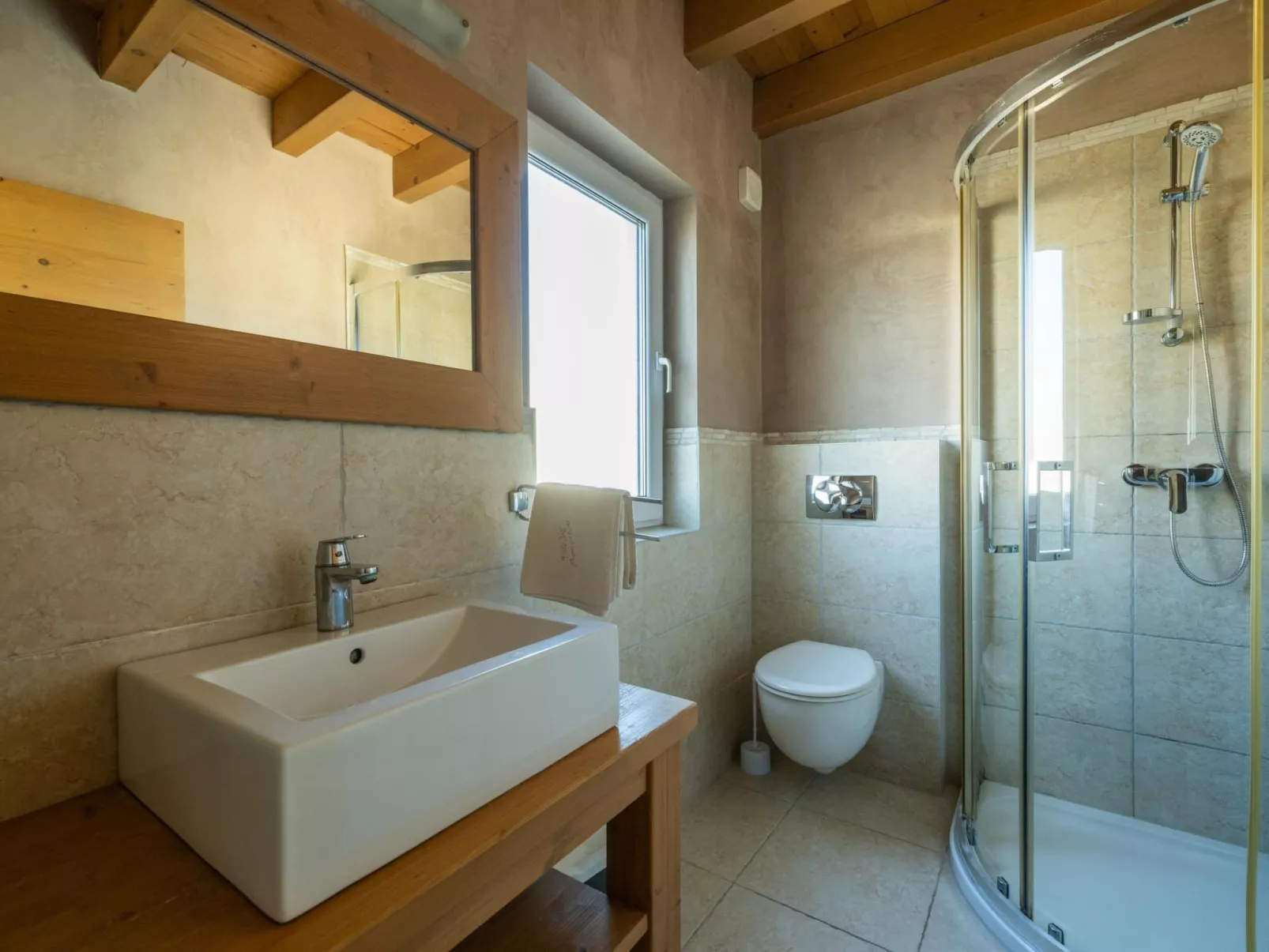 Villa Chiara mit 6 Schlafzimmern in Meeresnähe-Binnen