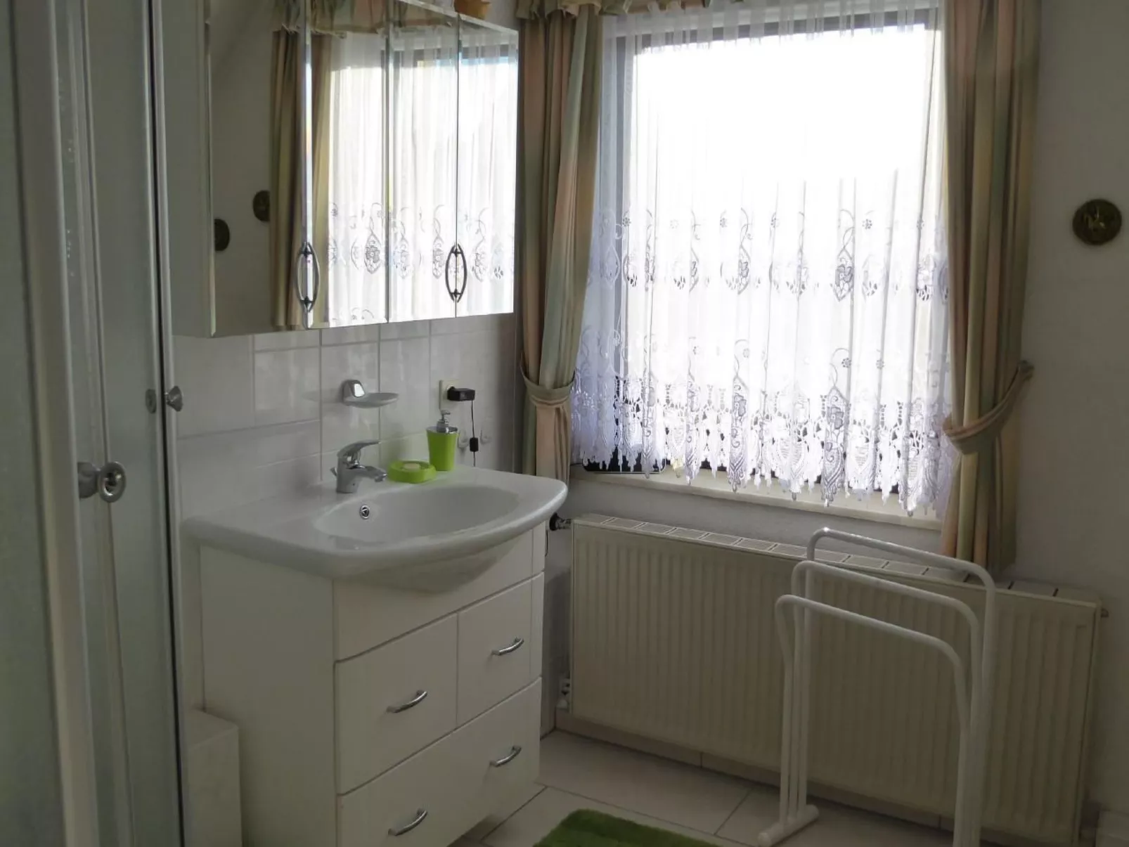 Appartement mit Blick auf das Wasser-Image-tags.info