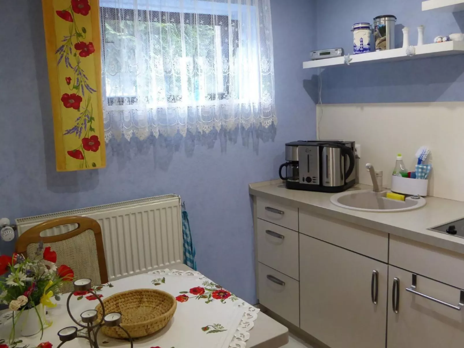 Studio mit Blick auf das Wasser-Image-tags.info