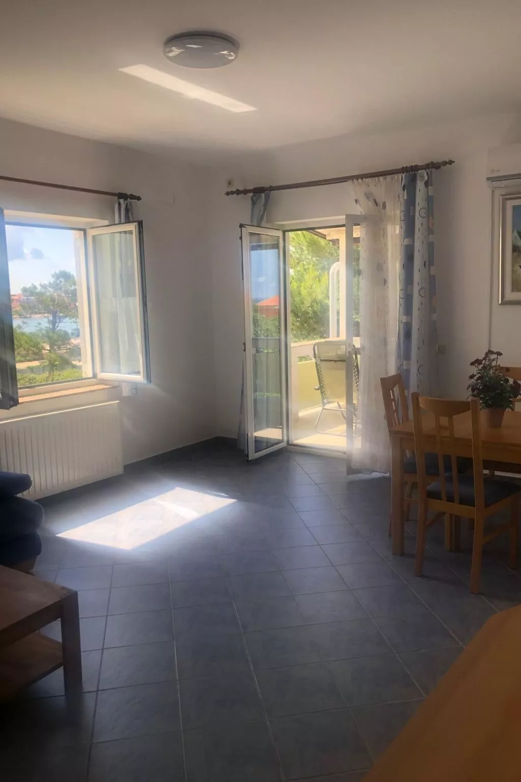 Appartement mit Blick auf das Wasser-Image-tags.info