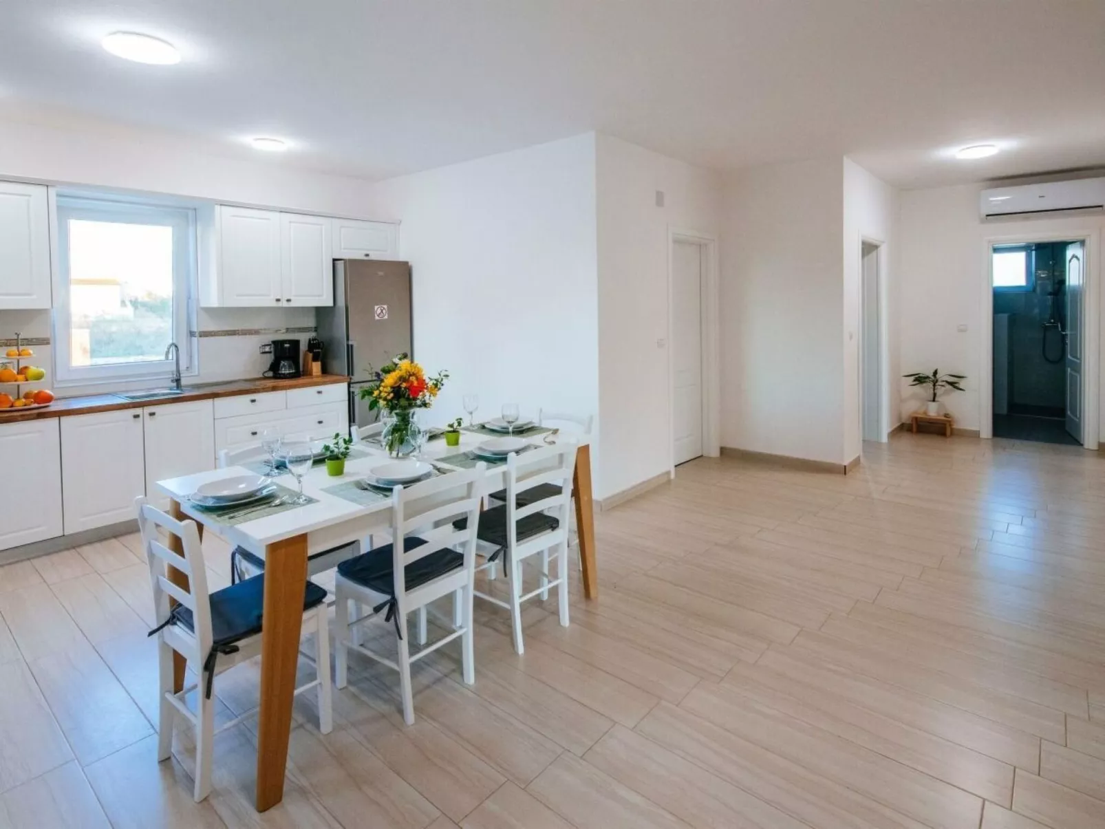 Ana Dreams - von TA Leut Agency-Binnen