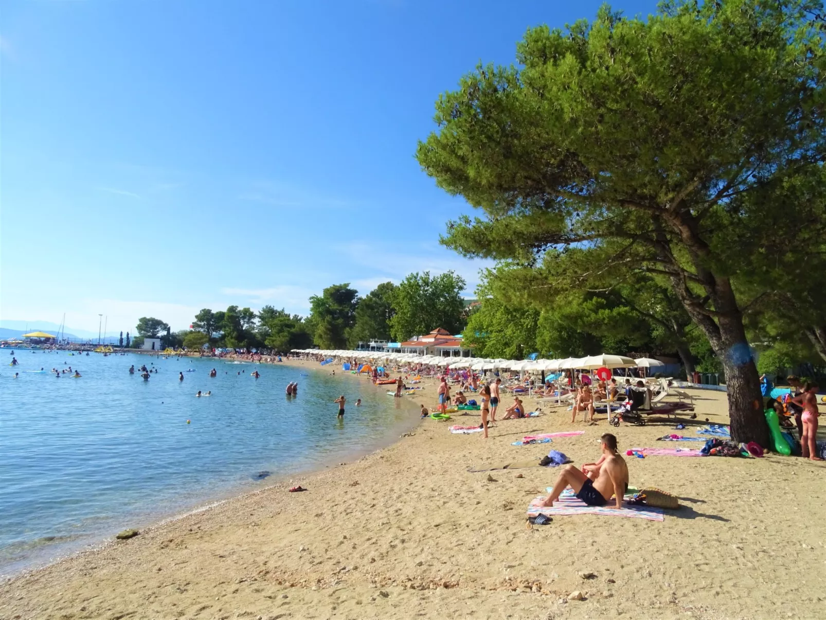 Wohnung mit Terrasse und Meerblick-Buiten