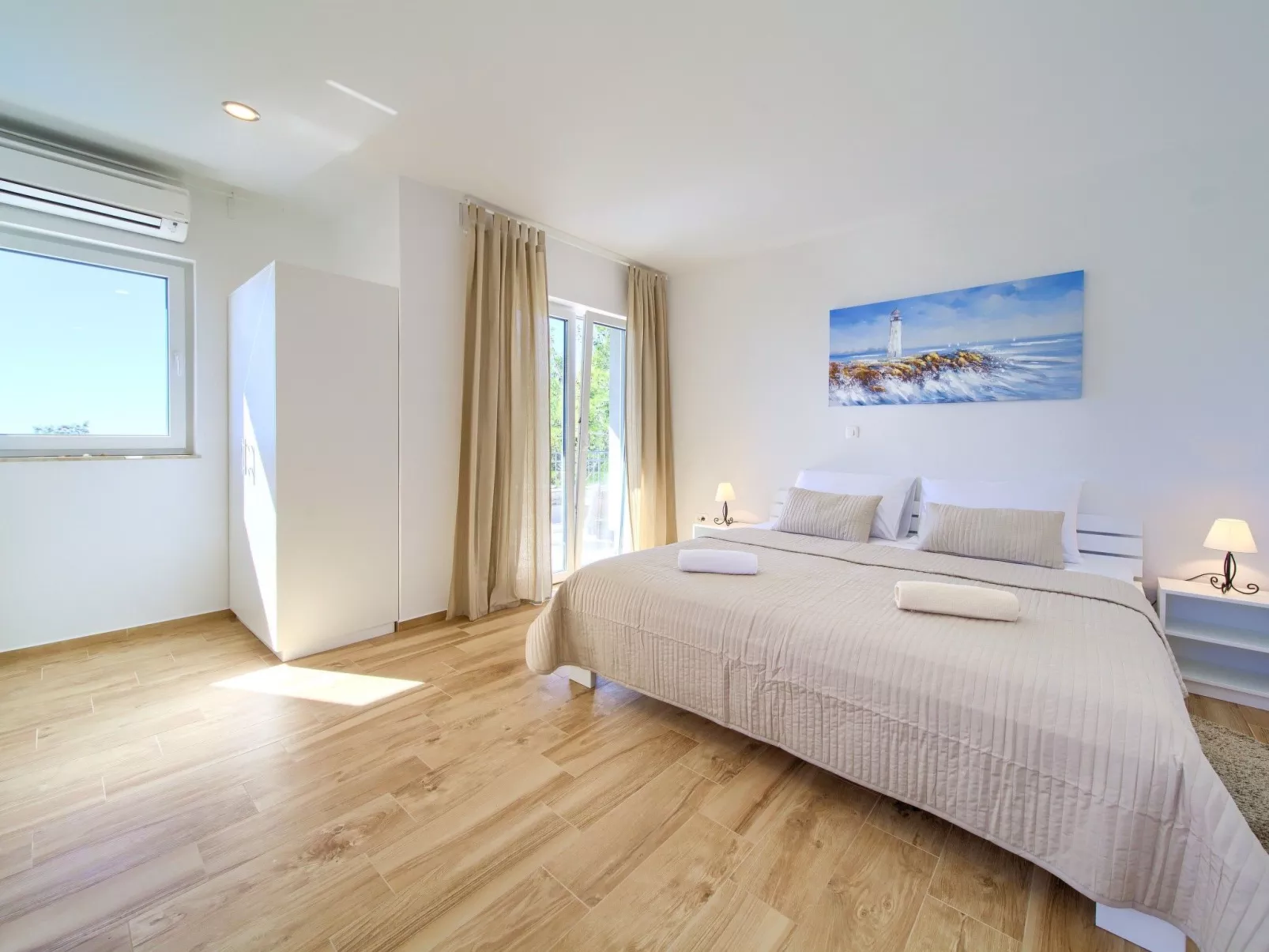 Geräumige, luxuriöse 5*-Ferienvilla mit Meerblick, eigenem Pool und großer Terr-Binnen