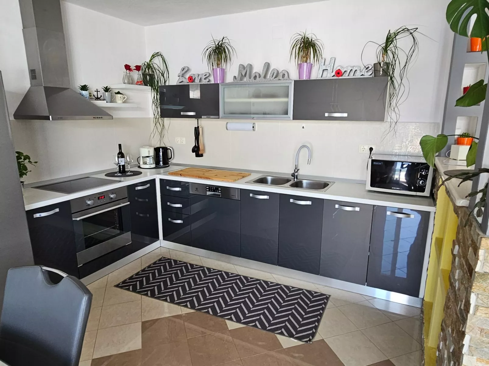 "MaLea" mit Blick auf das Wasser-Image-tags.info