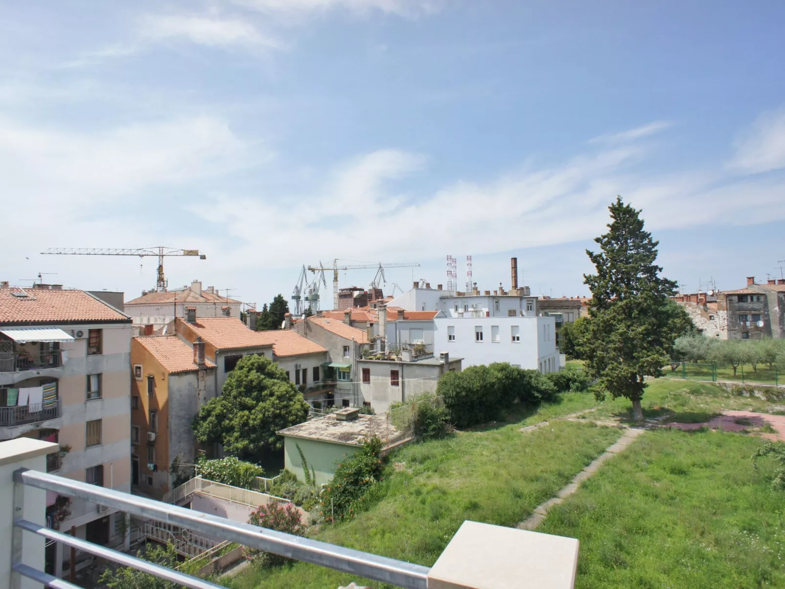 Stilvolle Wohnung in Arena mit großer Terrasse-Buiten