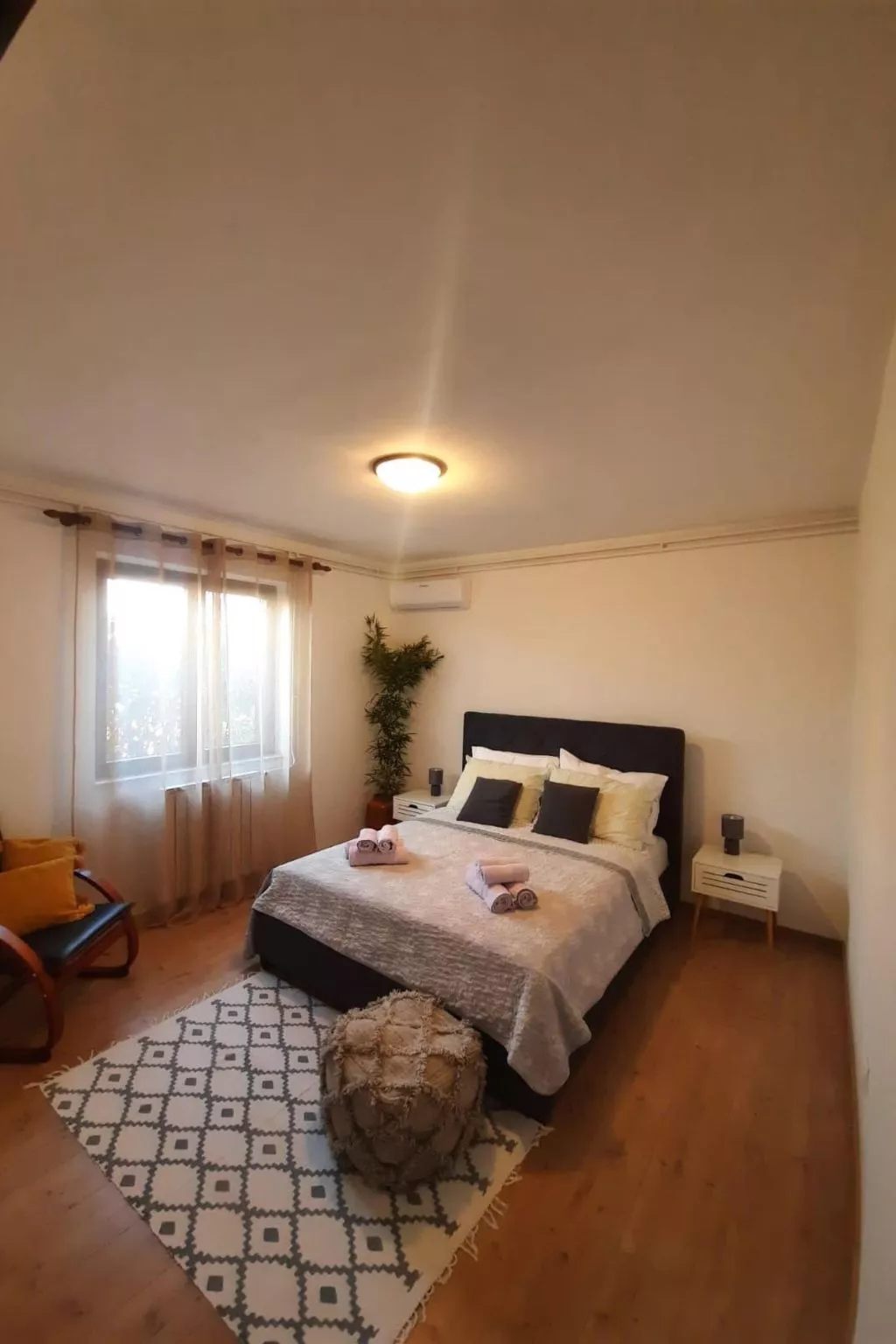 Sehr geräumige Villa mit Pool-Binnen