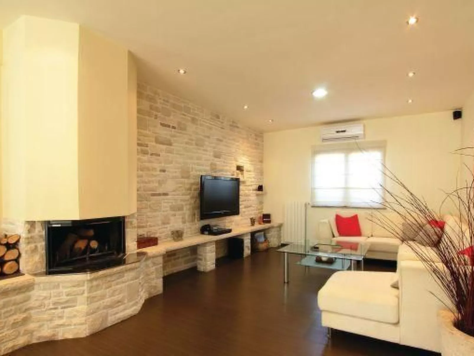 Luxuriöse Villa mit riesigem Olivenbaum-Garten, Sonnenterrasse, großem Pool und-Binnen