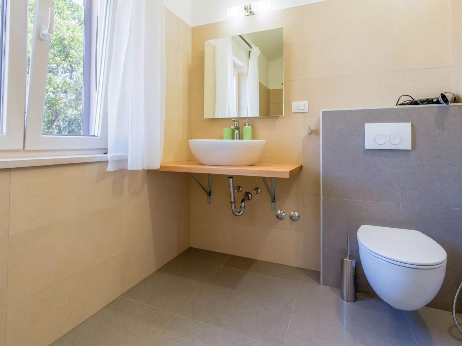 Tolles Ferienhaus in Deklići mit Privatem Pool-Binnen