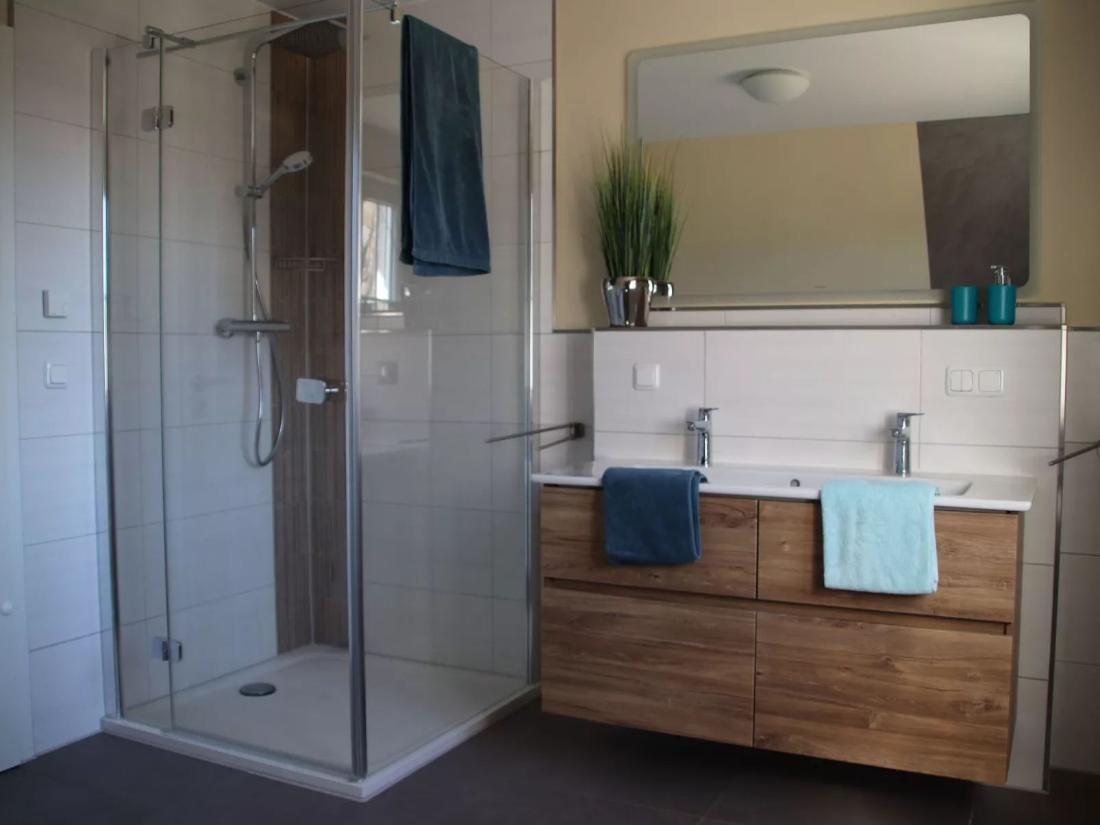 Mit Garten, Sauna, Kamin und Whirlpool-Binnen