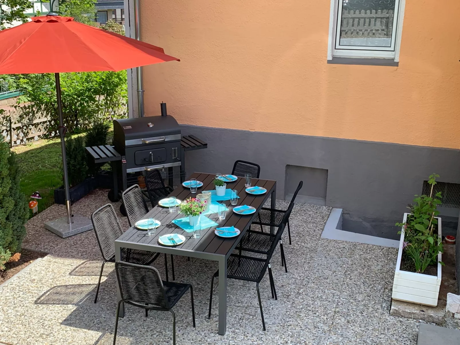 Modernes, gemütliches Ferienhaus mit Terrasse und Garten - Buiten