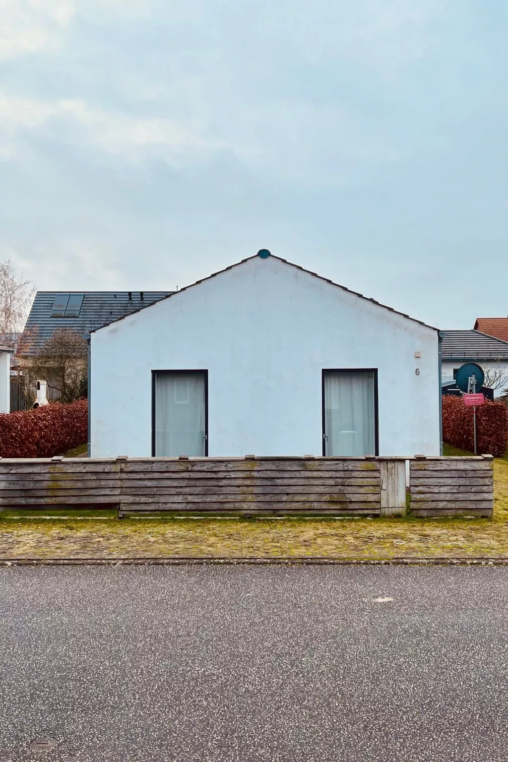 Strandnahes Ferienhaus mit Terrasse und Stellplatz-Buiten