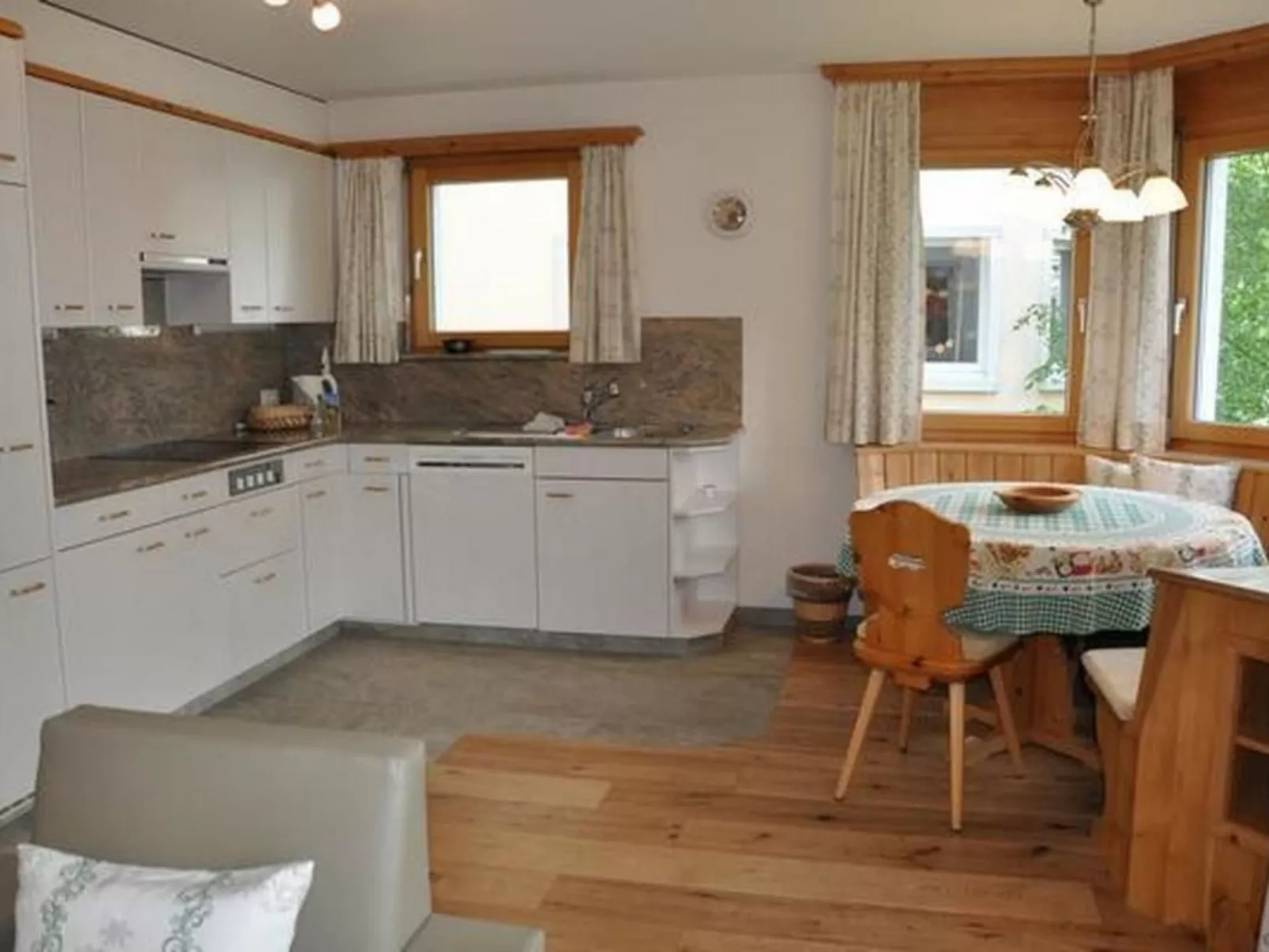 Chesa Semnadur H5-Image-tags.info