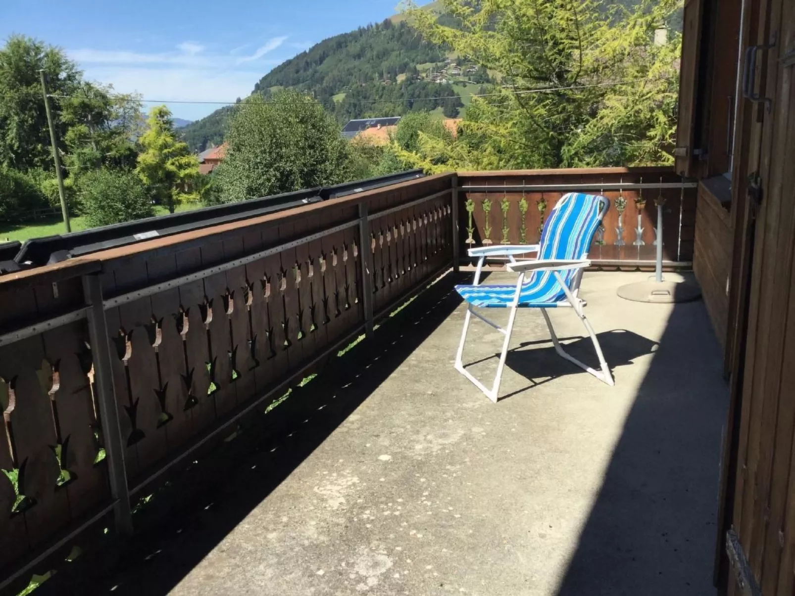 Chalet mit grossem Umschwung-Buiten