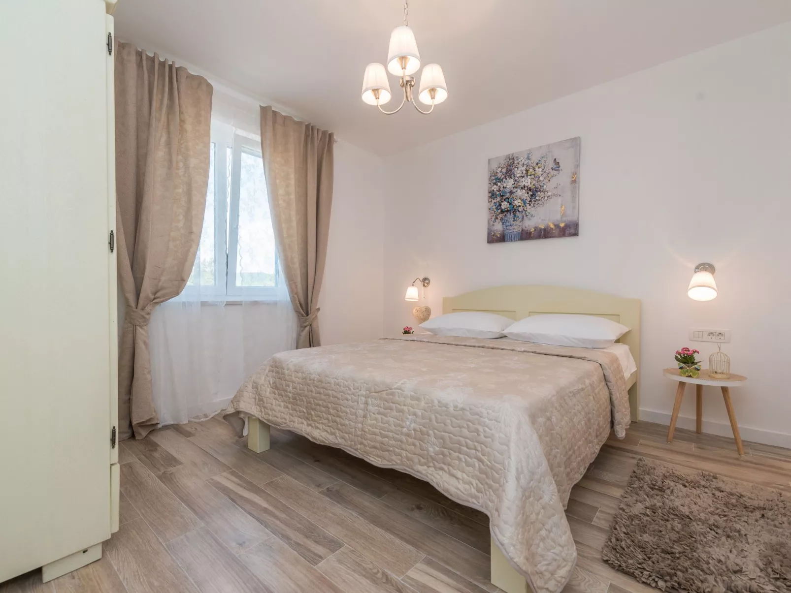 "Ivana" mit Blick auf das Wasser-Binnen