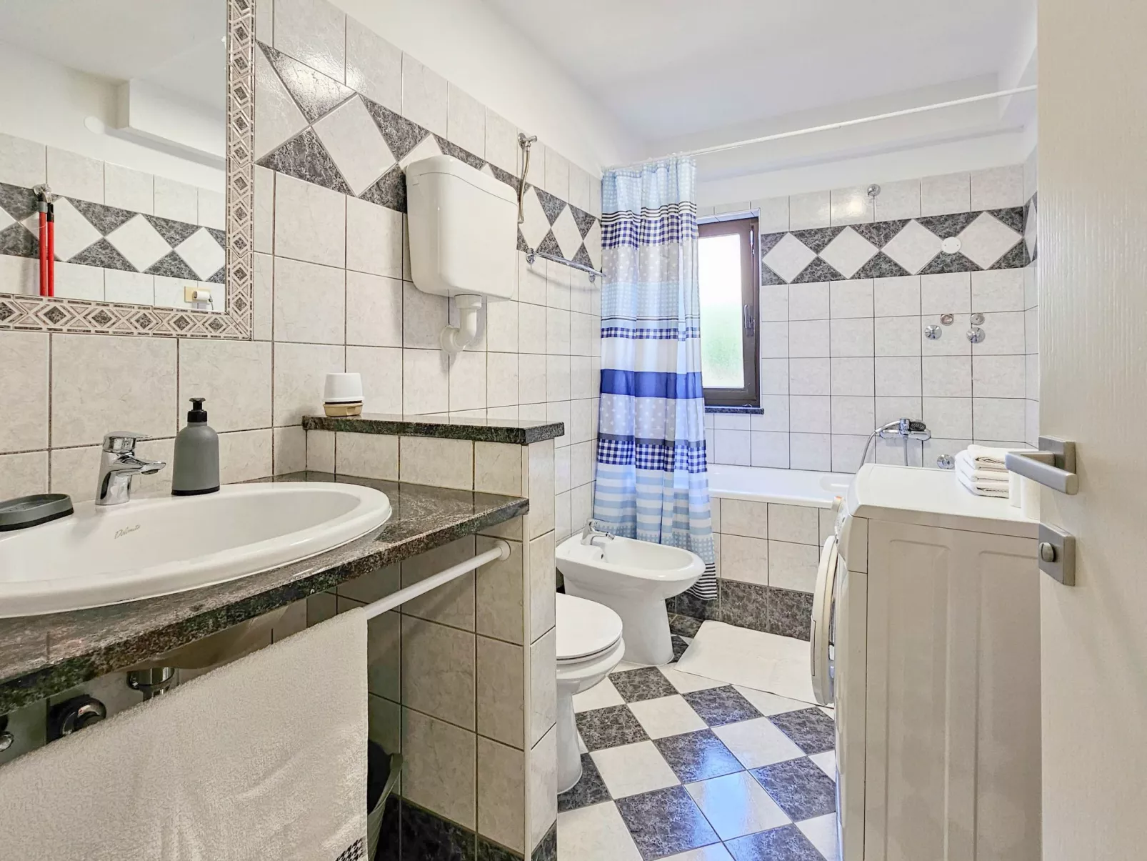 Für 4 Personen ca. 45 m&sup2; in Novigrad, Adriaküste Kroatien (Westküste von I-Image-tags.info