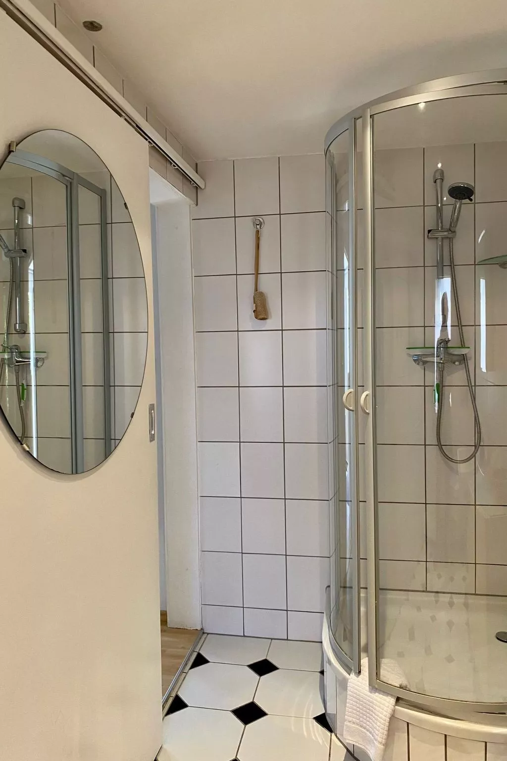 Haus mit Kunst-Image-tags.info