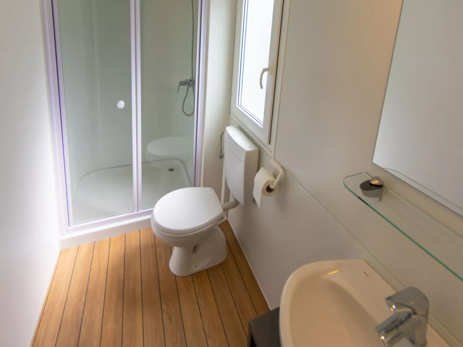 Mobilheim mit gemeinschaftlichem Pool-Binnen