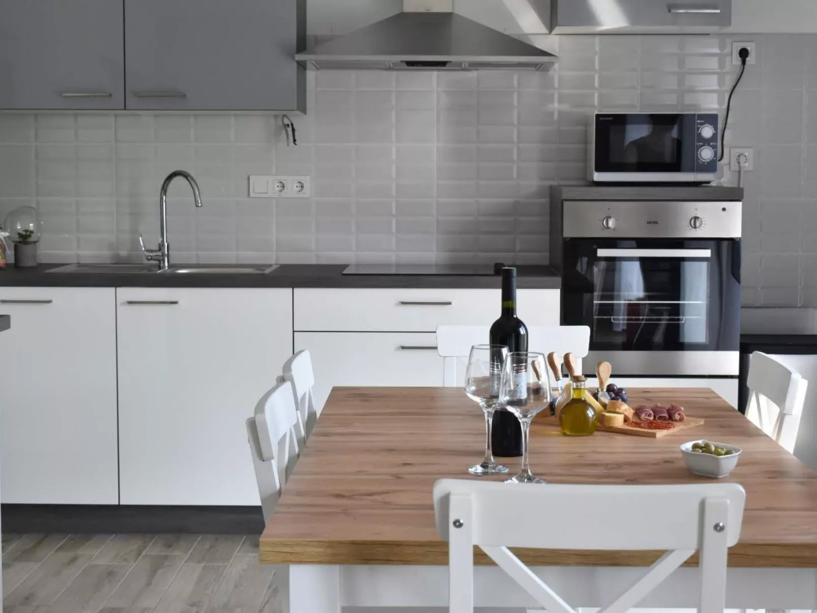 Für 8 Personen ca. 120 m&sup2; in Dubrava, Dalmatien (Gespanschaft Split-Dalmat-Binnen