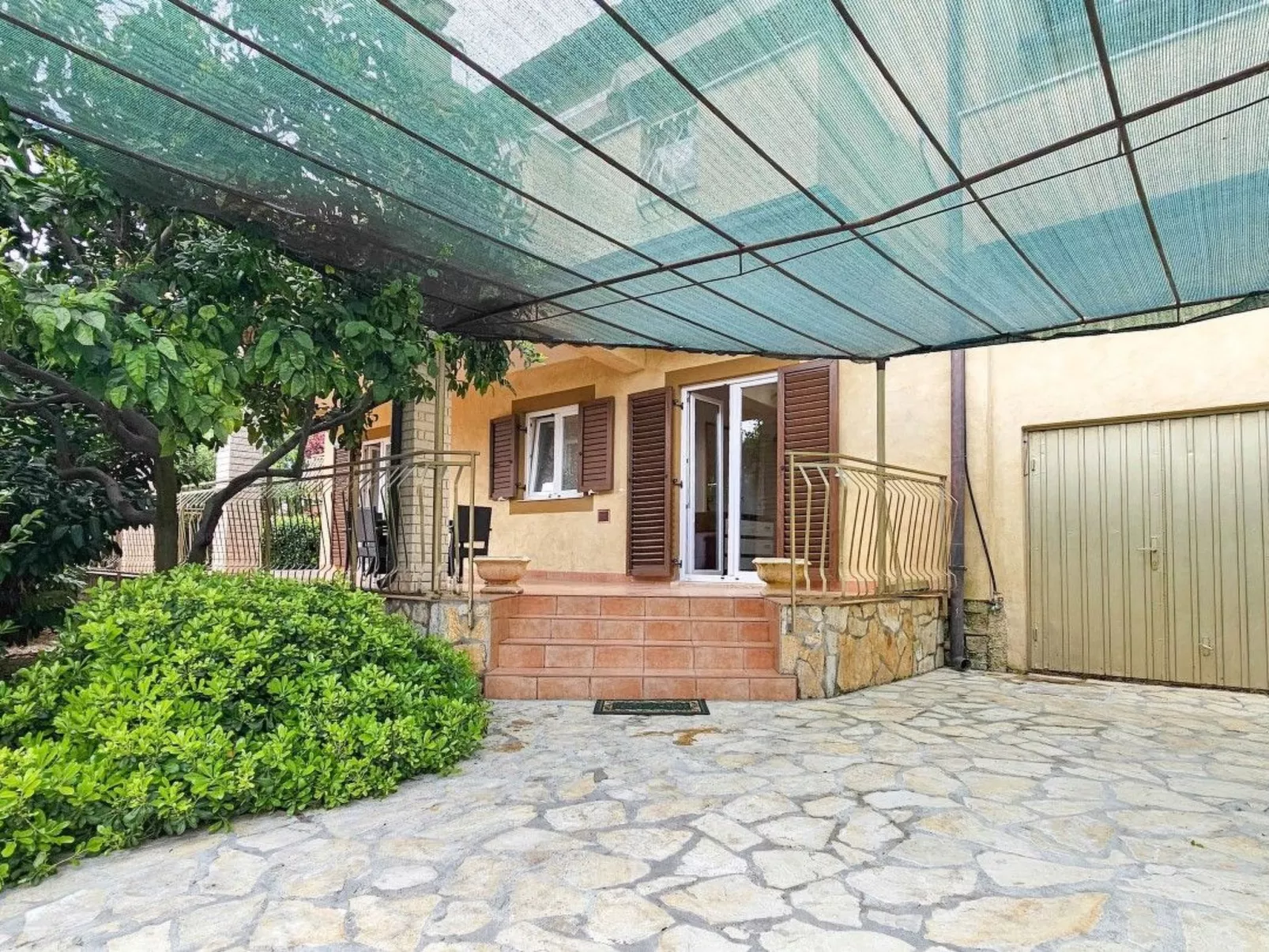 Schöne Ferienwohnung Romana-Buiten