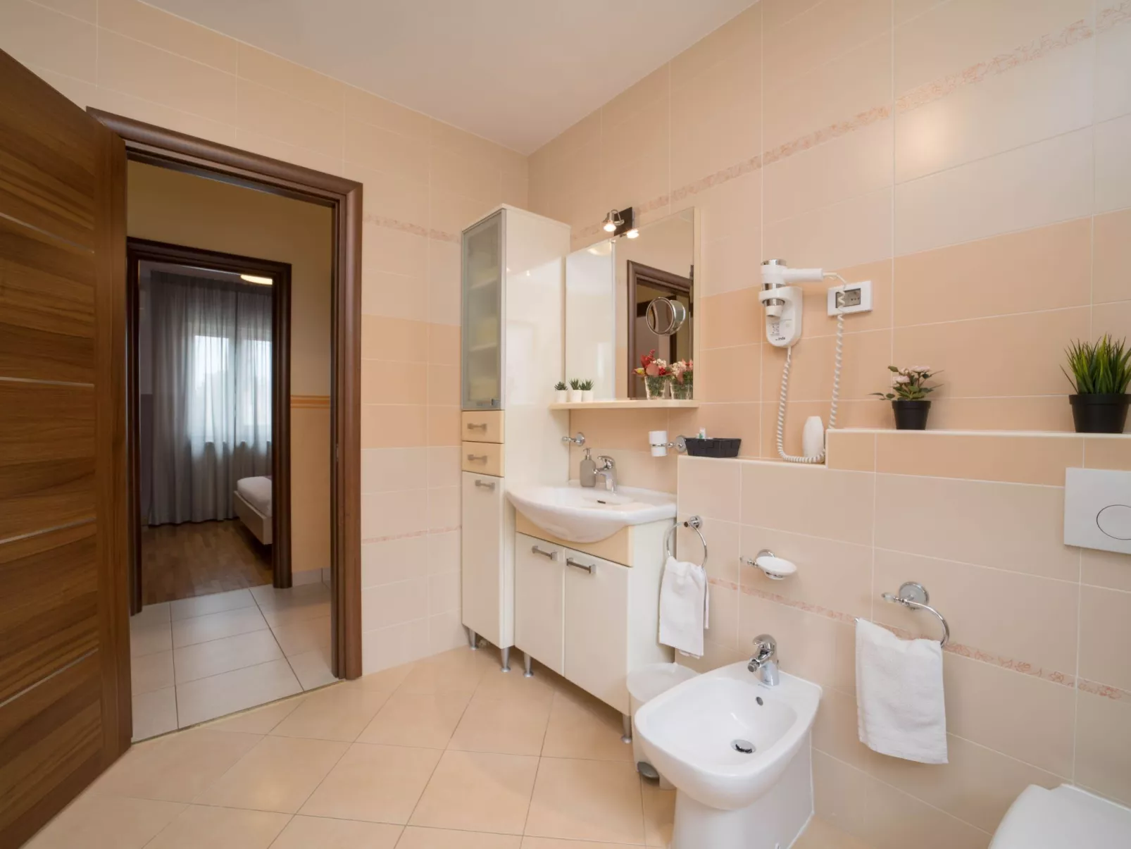 GioEin privater Bereich für 16 Personen, Pool und Sport-Image-tags.info