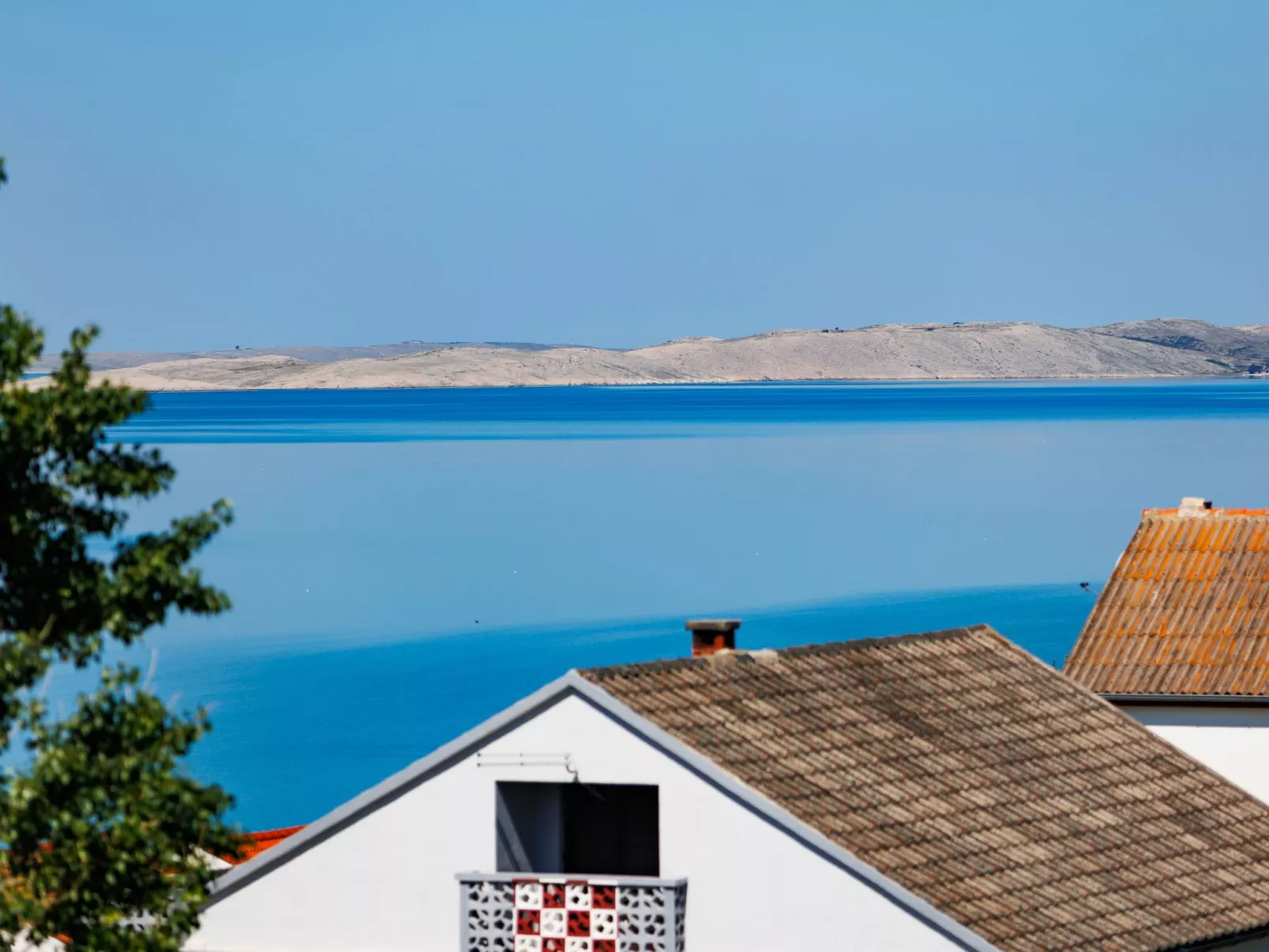 "Zara" mit Blick auf das Wasser-Buiten
