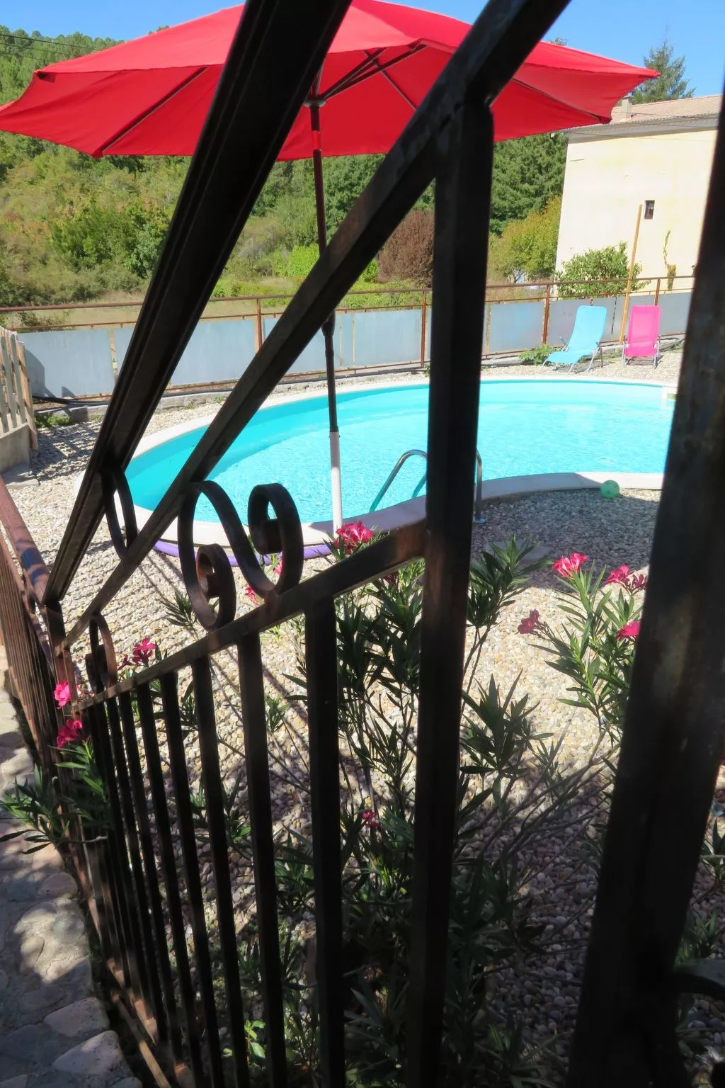 "La Source" mit Pool-Buiten