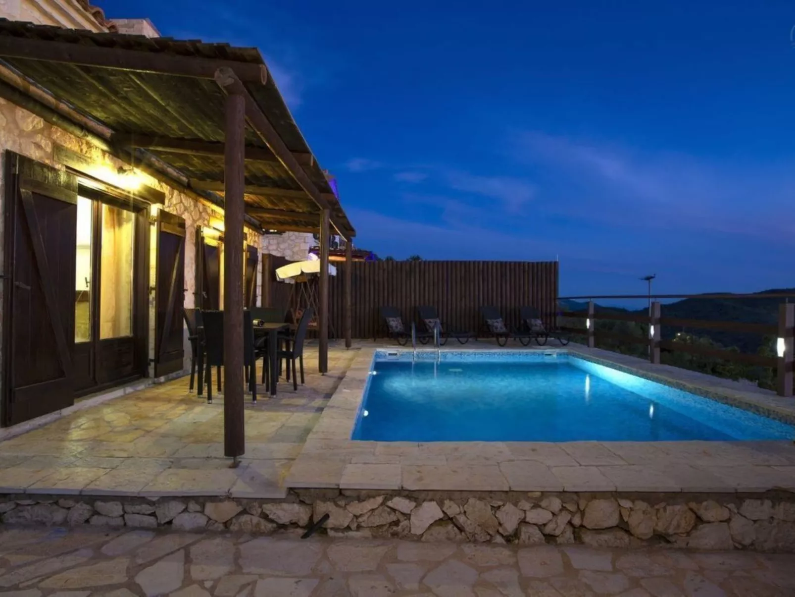 In Apollonii mit privatem Pool-Buiten