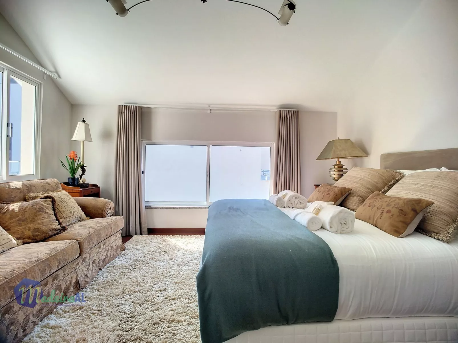 PEARLS BEACH VILLA-Image-tags.info