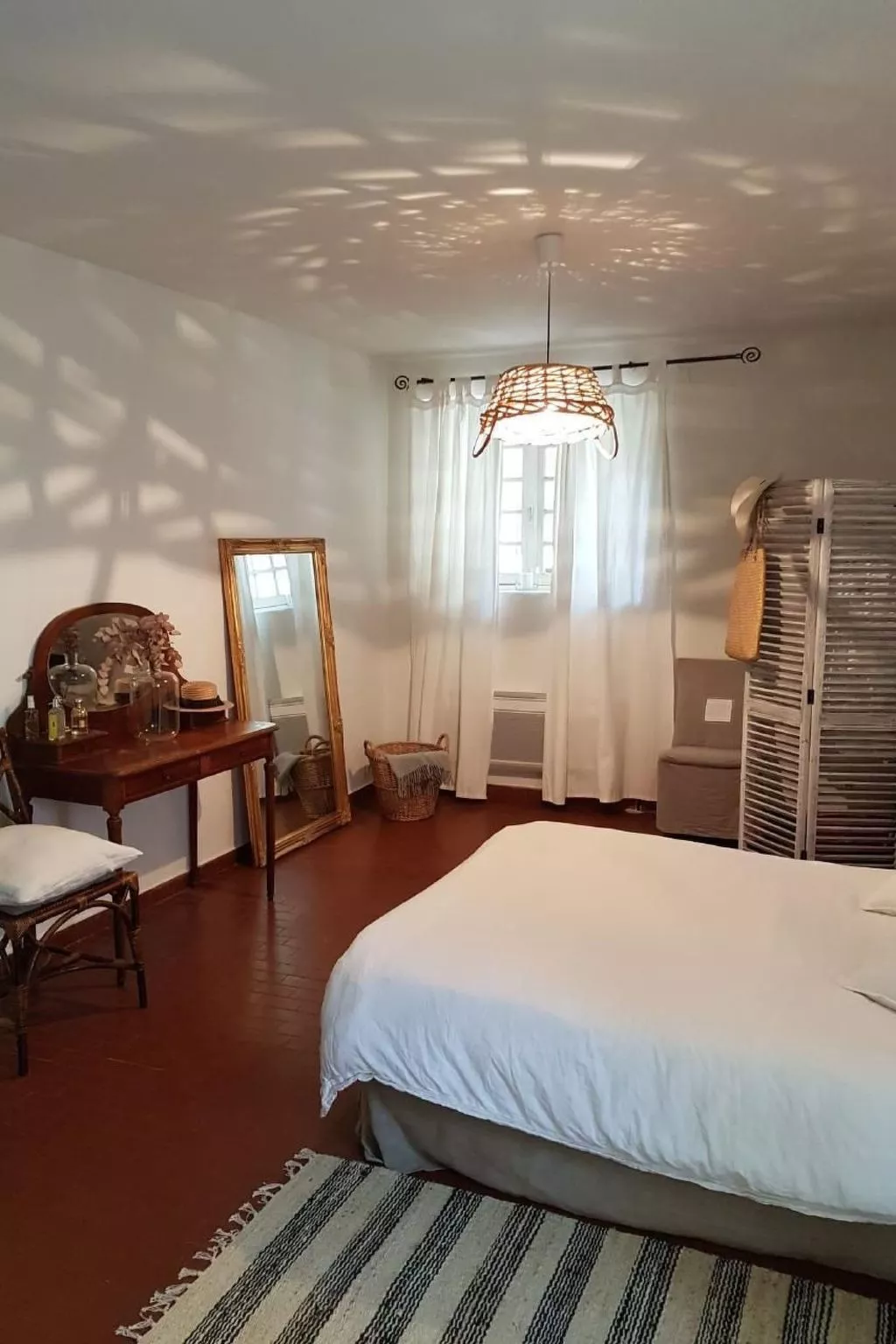 Provenzalisches Haus aus Naturstein in Gigondas-Binnen