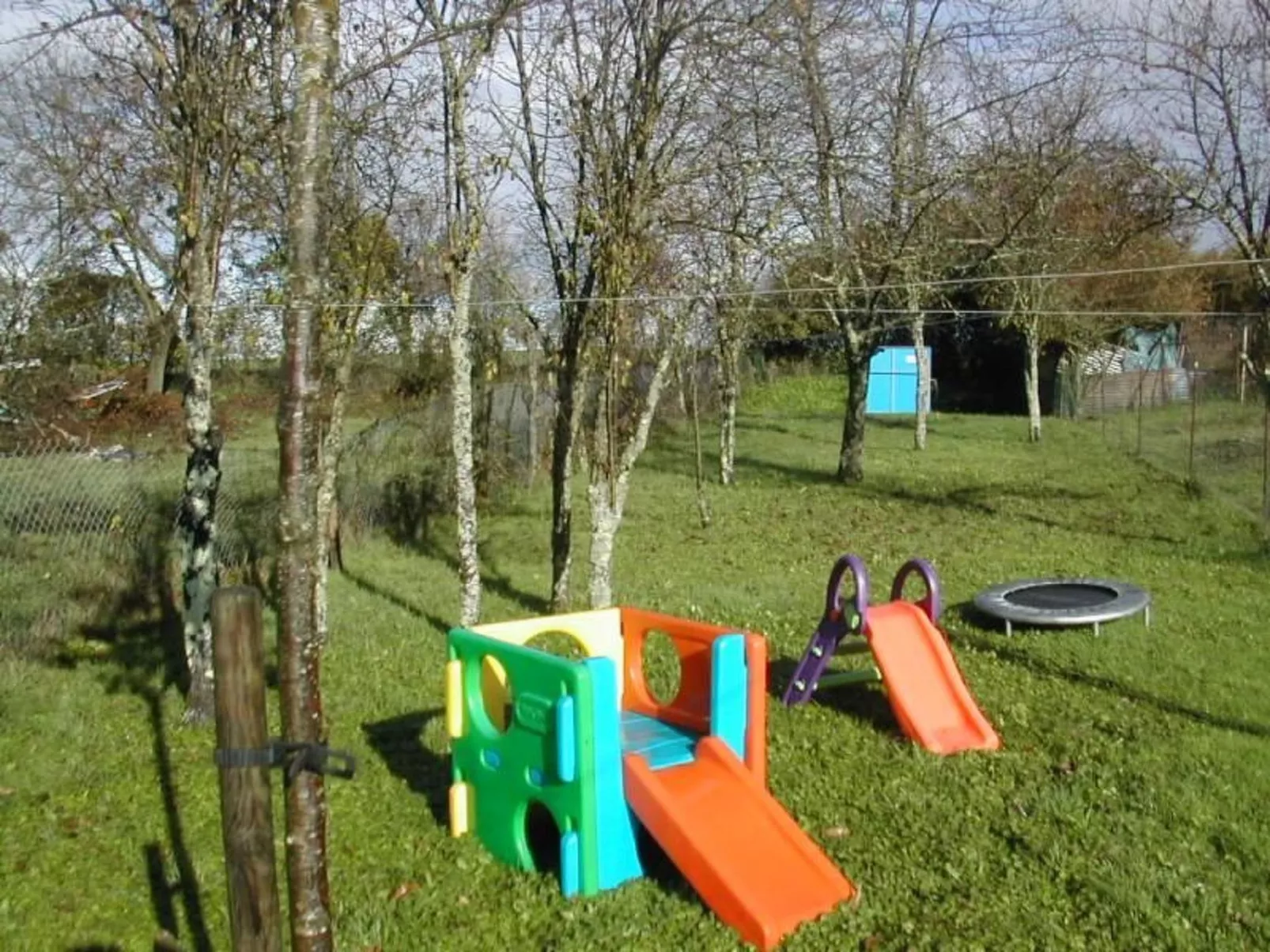 Steinhaus in ländlicher Umgebung mit Pool-Buiten