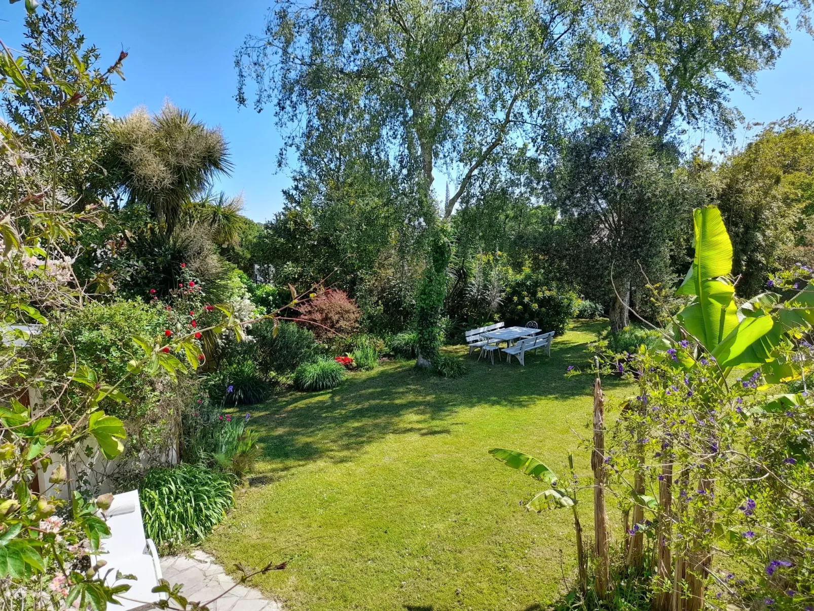 Großes Familienhaus mit schön angelegtem Garten-Buiten