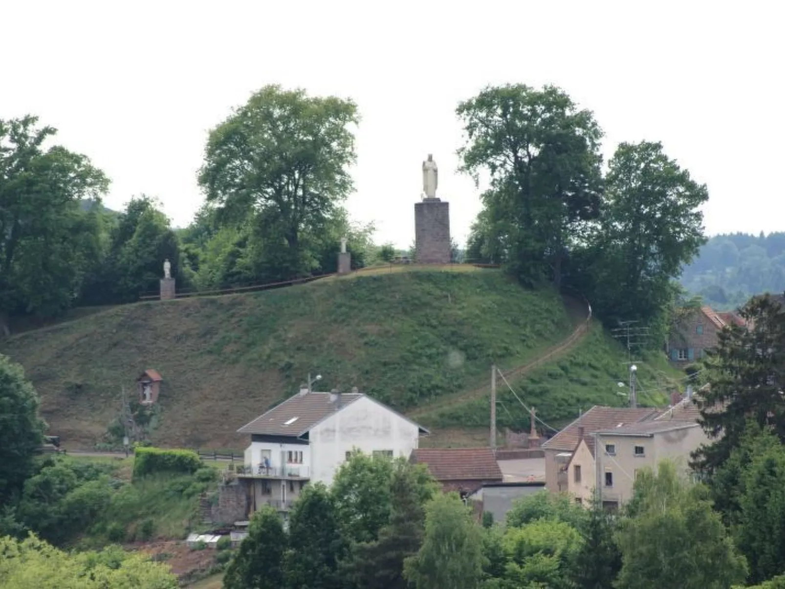 Das Gîte Fleuri mit einer herrlichen Aussicht-Buiten