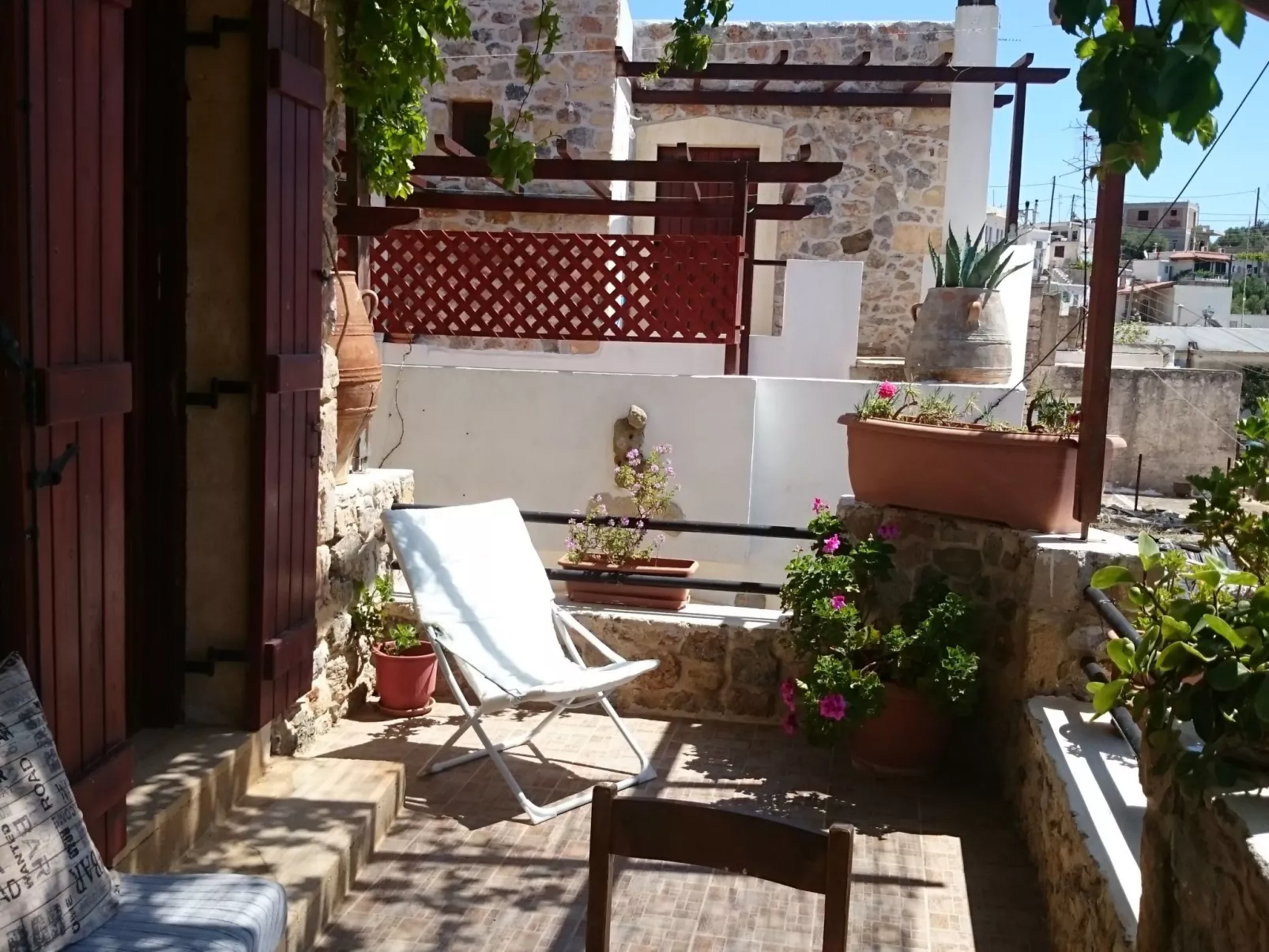 In Pefki mit Terrasse und Grill-Buiten