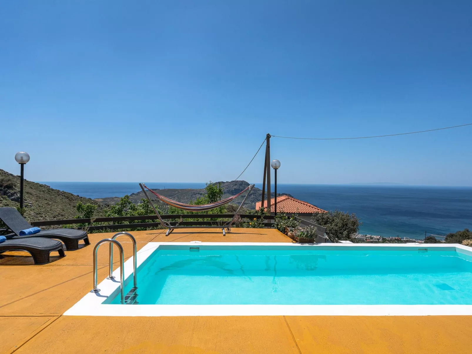 "Mirthios Panorama"-Buiten