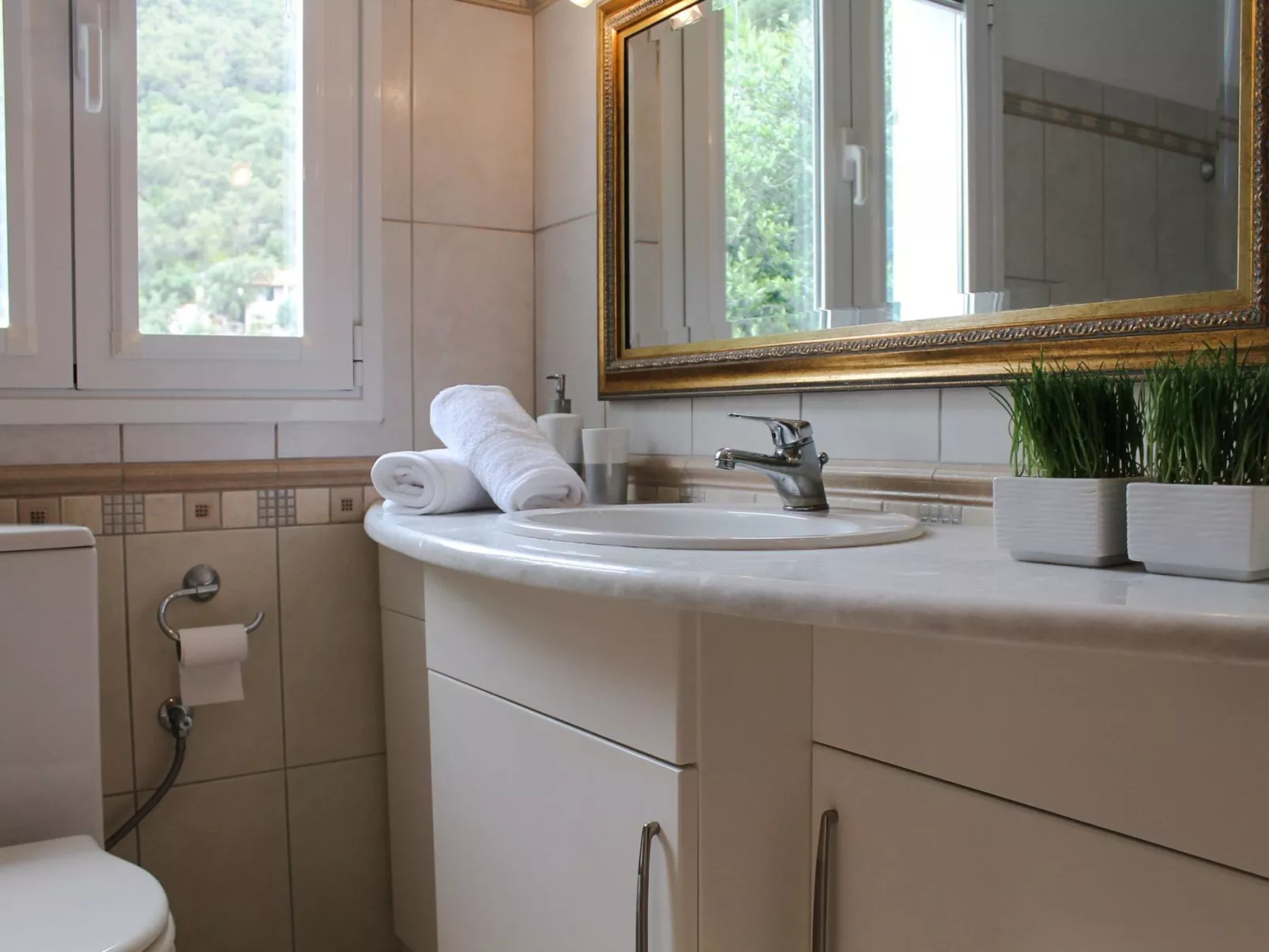 Wunderschöne Villa mit Panoramablick auf das Meer-Binnen