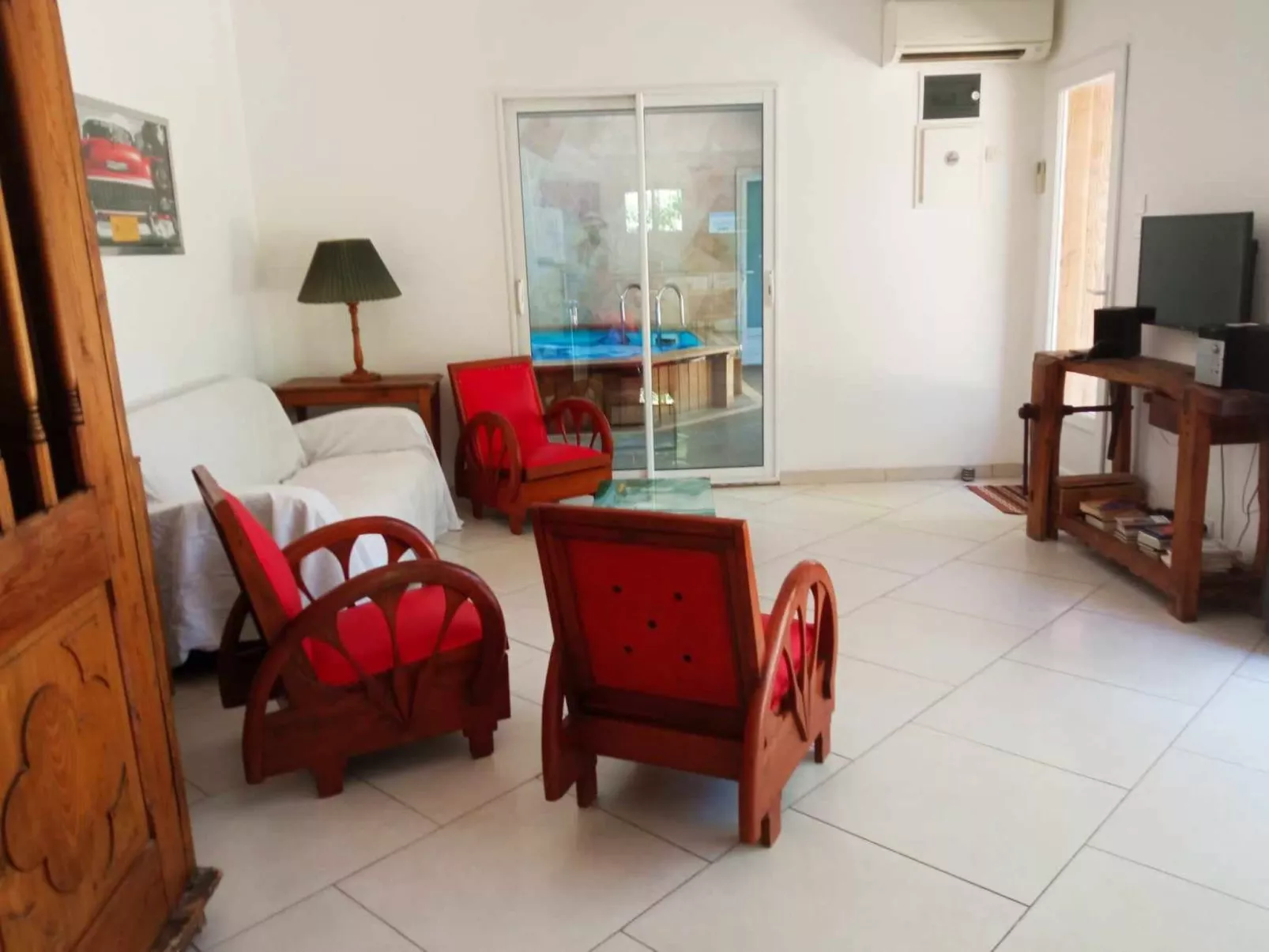 La petite maison sous les pinins-innenpool-Binnen