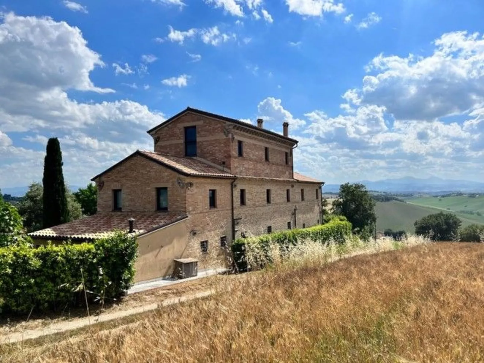 Villa Gelso mit Pool, Sauna und atemberaubender Aussicht-Buiten