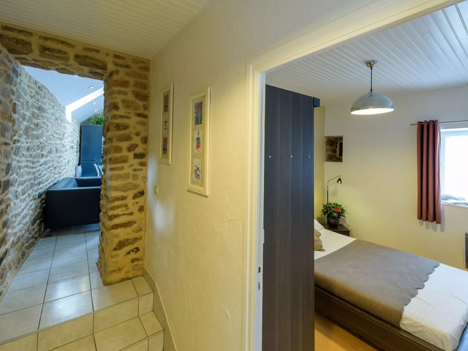 Großes Haus mit überdachtem und beheiztem Swimmingpool-Binnen