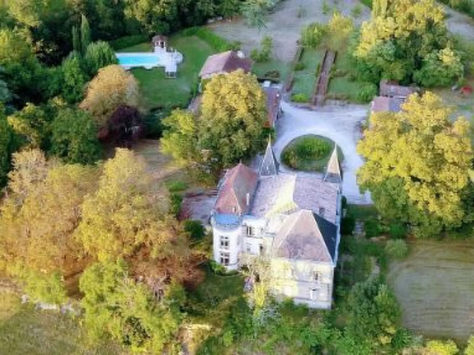 Der Pavillon - im Park des Schlosses Lescaut-Buiten