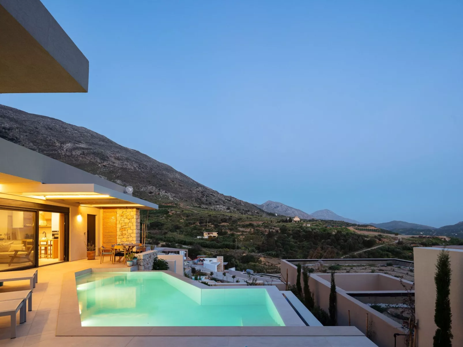 "Serenity" mit eigenem Pool-Buiten