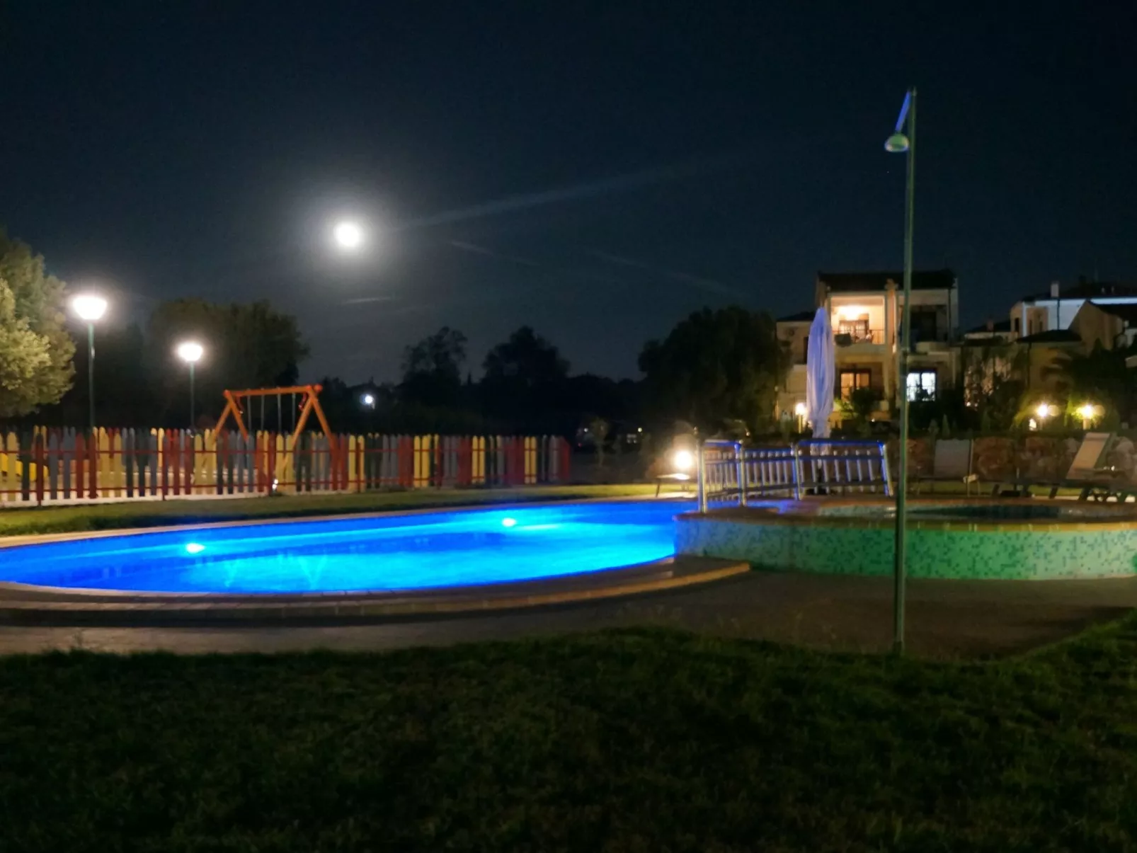 Finikas Garden Studios Pool Garten-Buiten