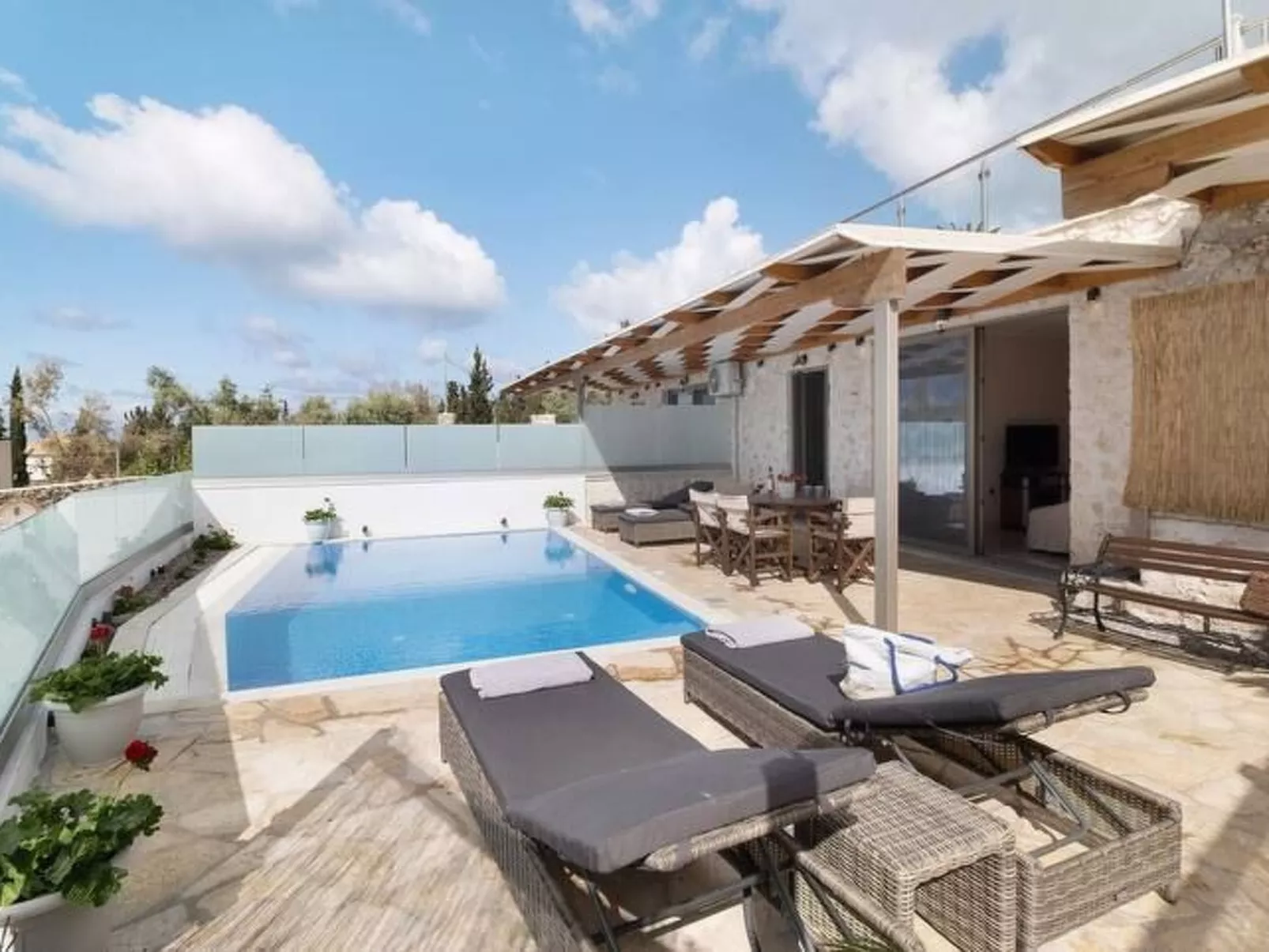 Villa Hrw mit privatem Pool-Image-tags.info