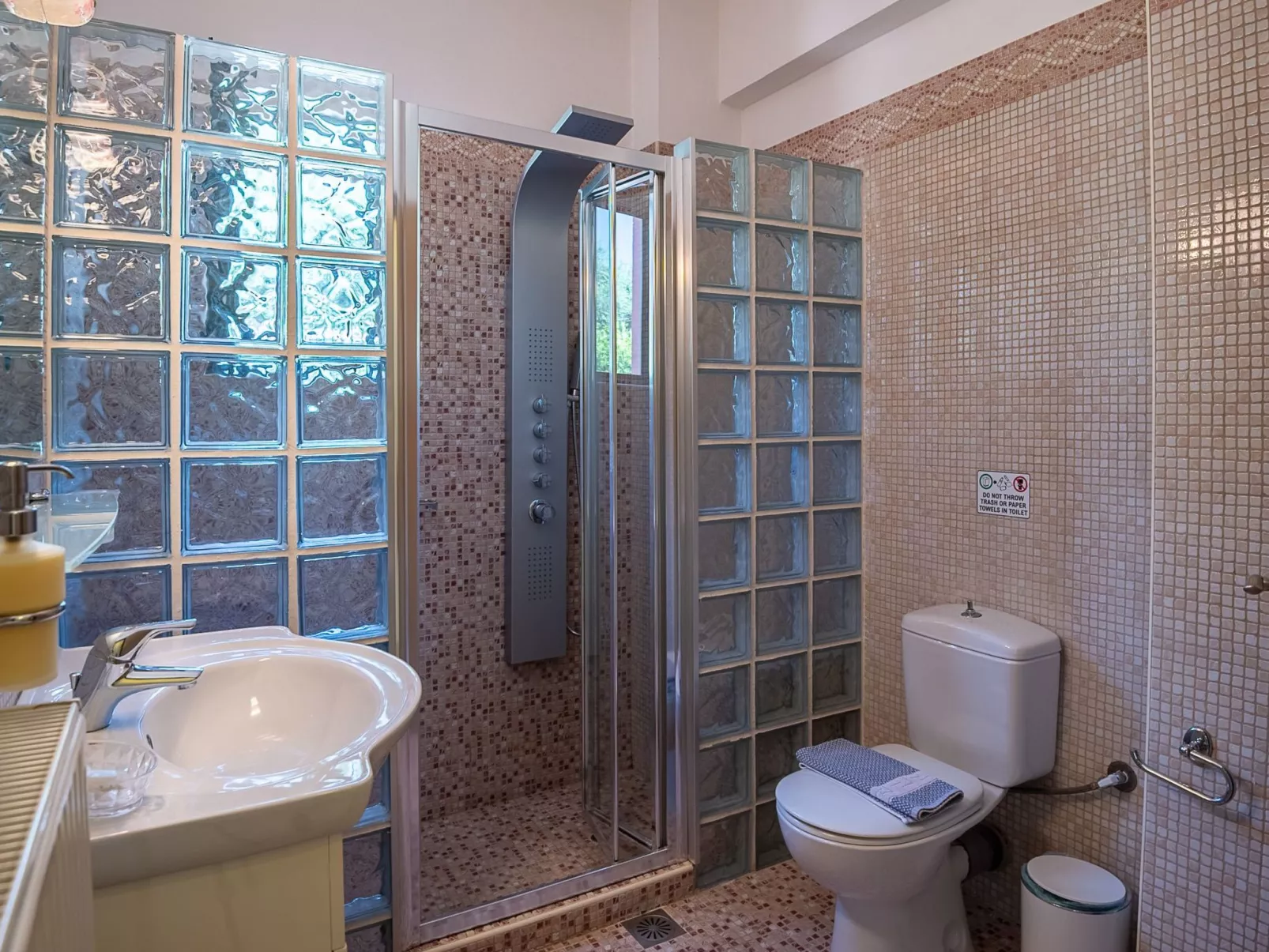 Neue Familienvillen mit 2 privaten Pools, Spielzimmer-Binnen