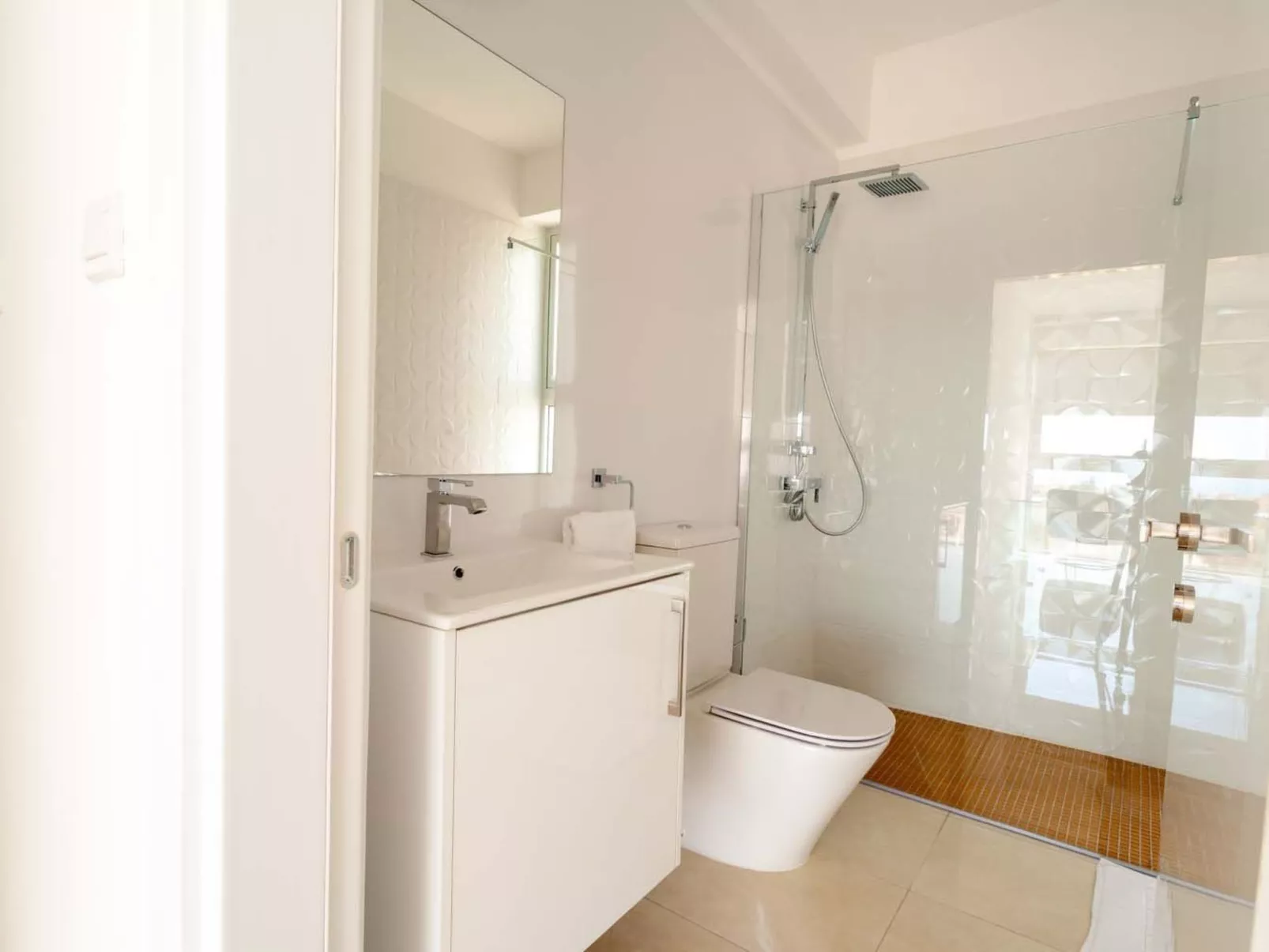 Luxuriöse Villa mit privatem Pool und Whirlpool-Binnen