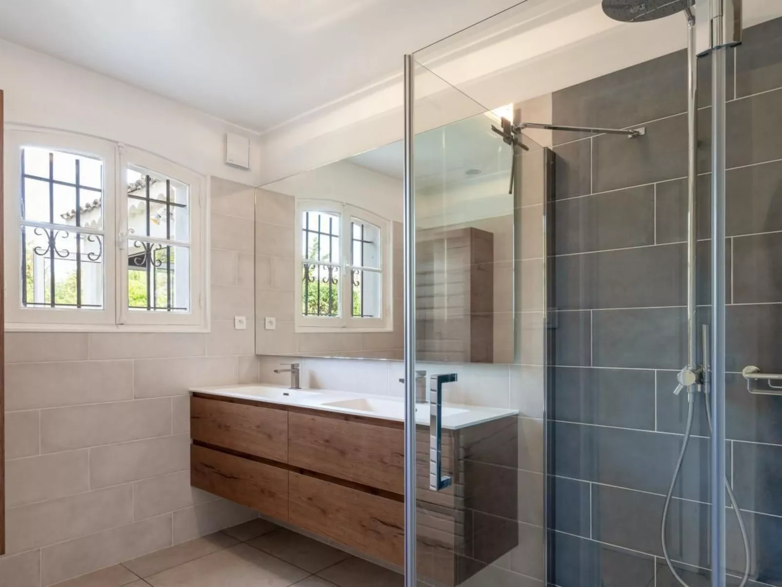 Villa mit privatem Pool und Fitnessraum-Binnen