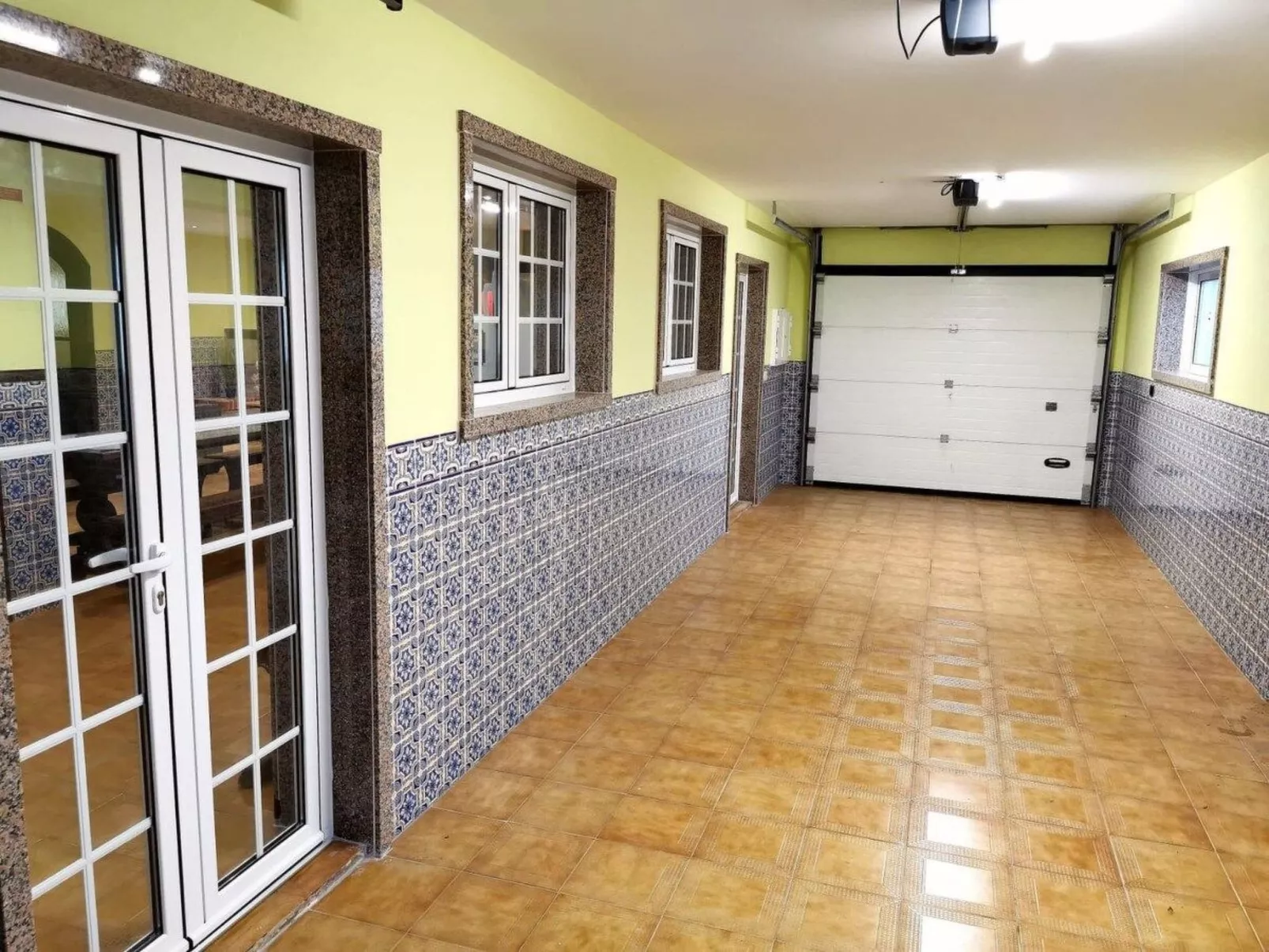 Das Haus Bairrada mit freier Garage-Buiten