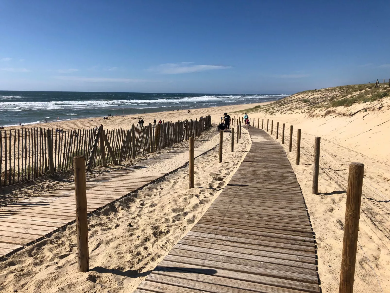 Hübsches kleines Haus in ruhiger Lage in einer baumbestandenen Residenz mit beh-Buiten