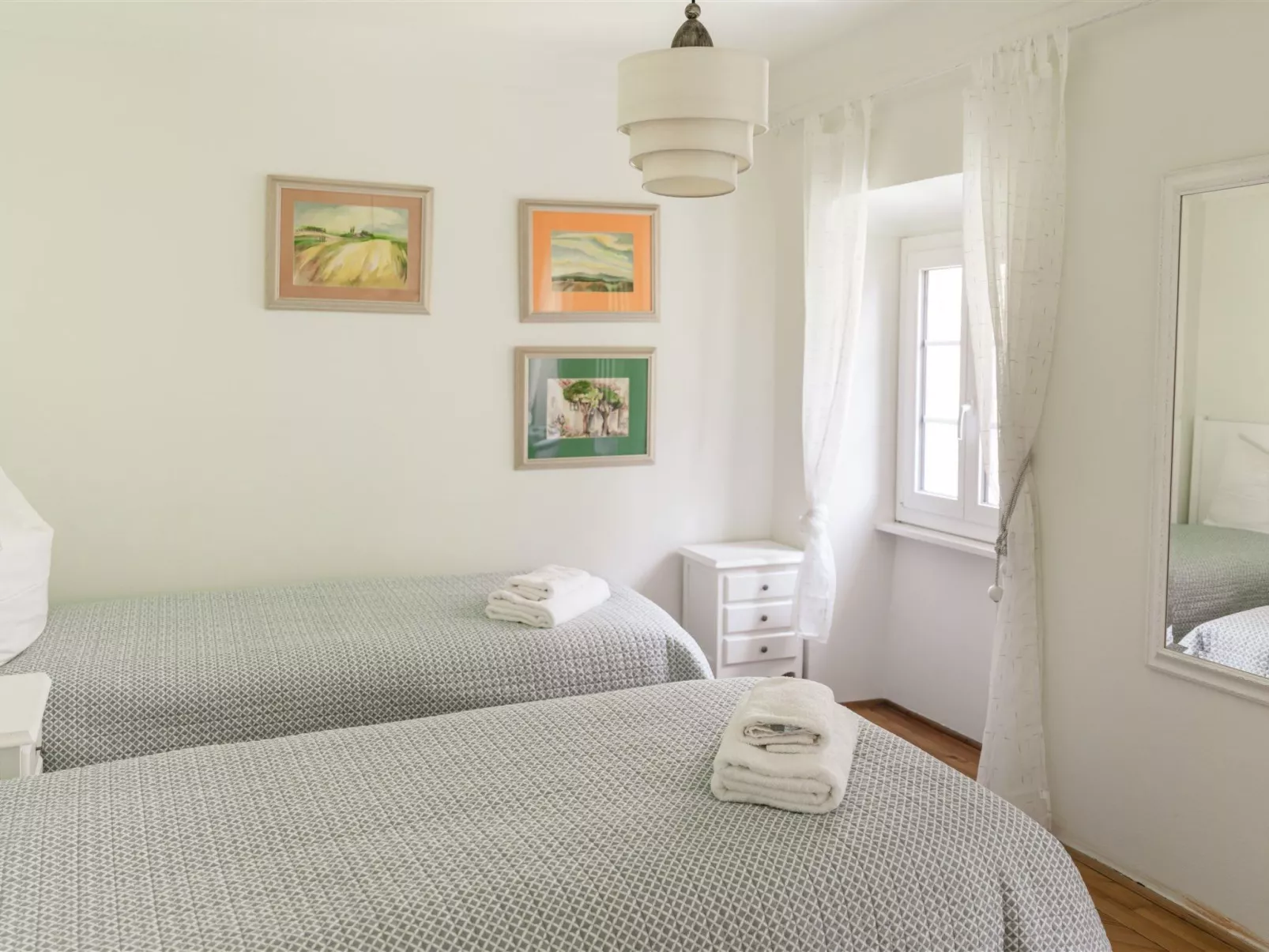 "Palazzo Branca" mit Blick auf den See.-Binnen