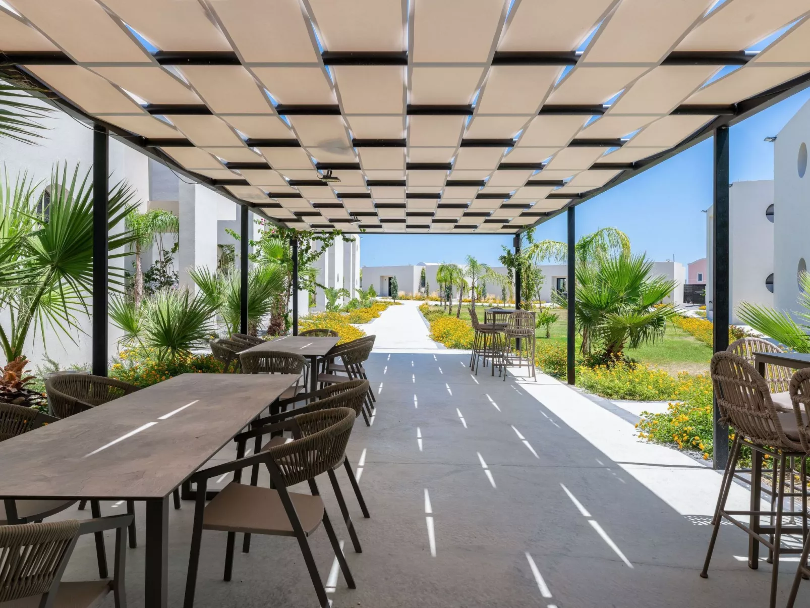 Trapezia Luxury Living -Türkis-Buiten