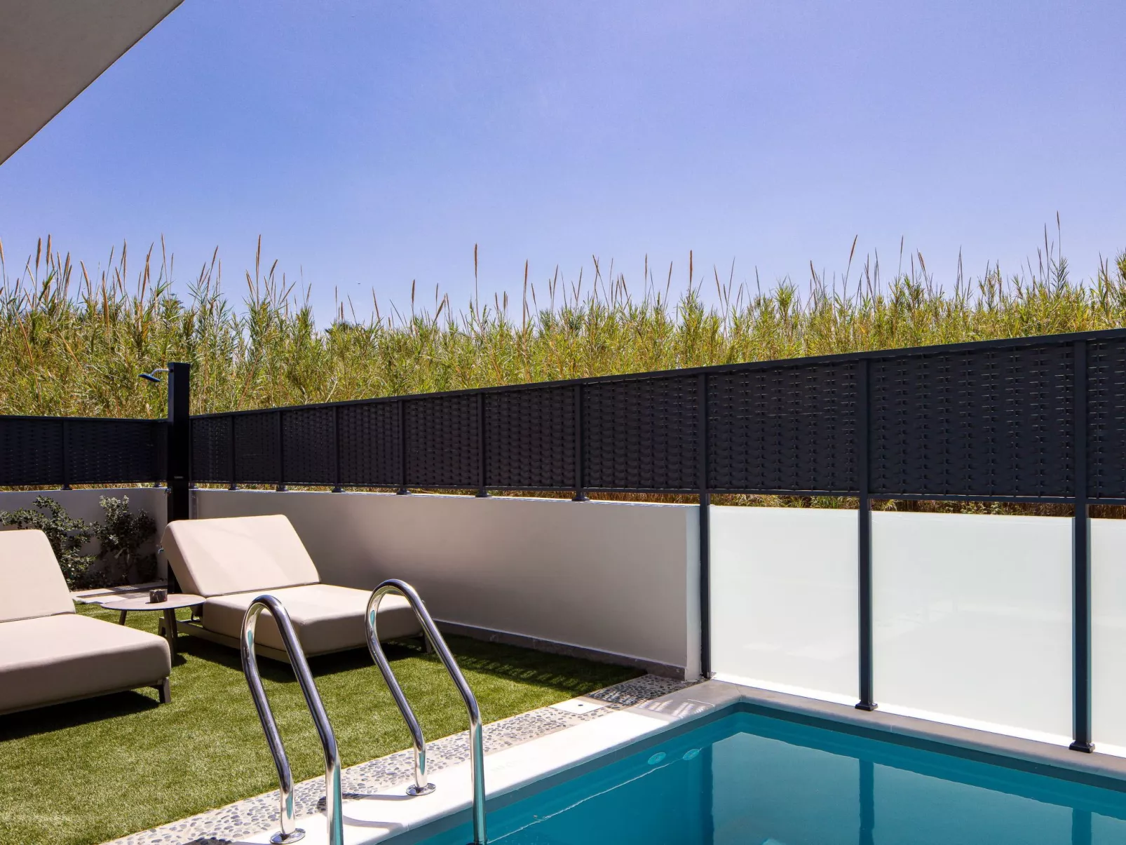 VillaSaints II - Elegante Pool-Villa in Strandnähe-Binnen